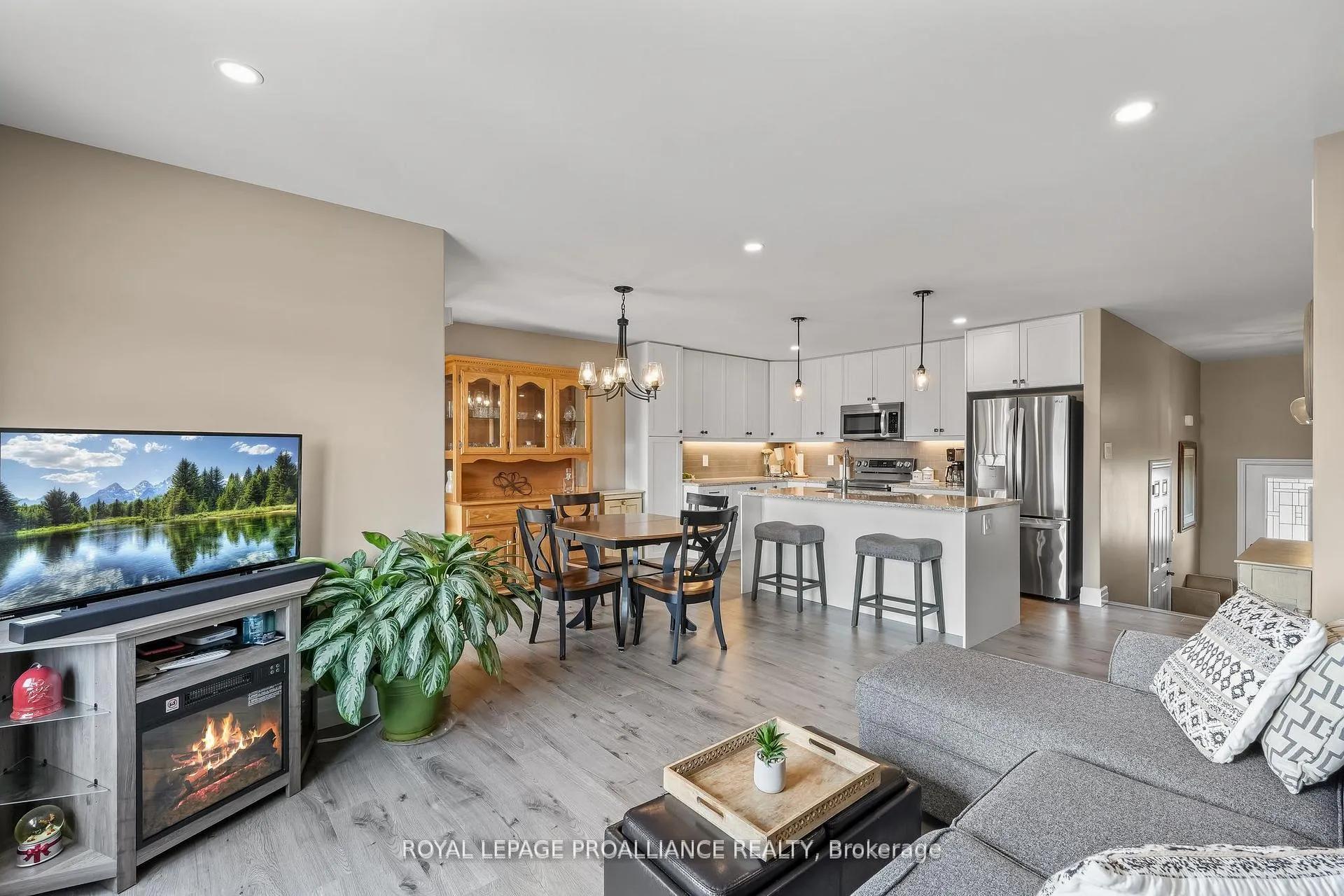 Photo 12 of 25 Cedar Park Crescent, Quinte West, Murray Ward — HOMEH