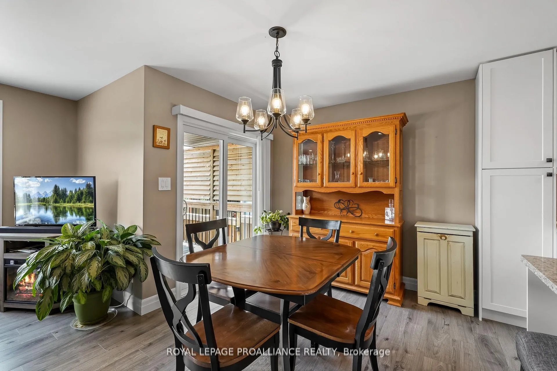 Photo 13 of 25 Cedar Park Crescent, Quinte West, Murray Ward — HOMEH