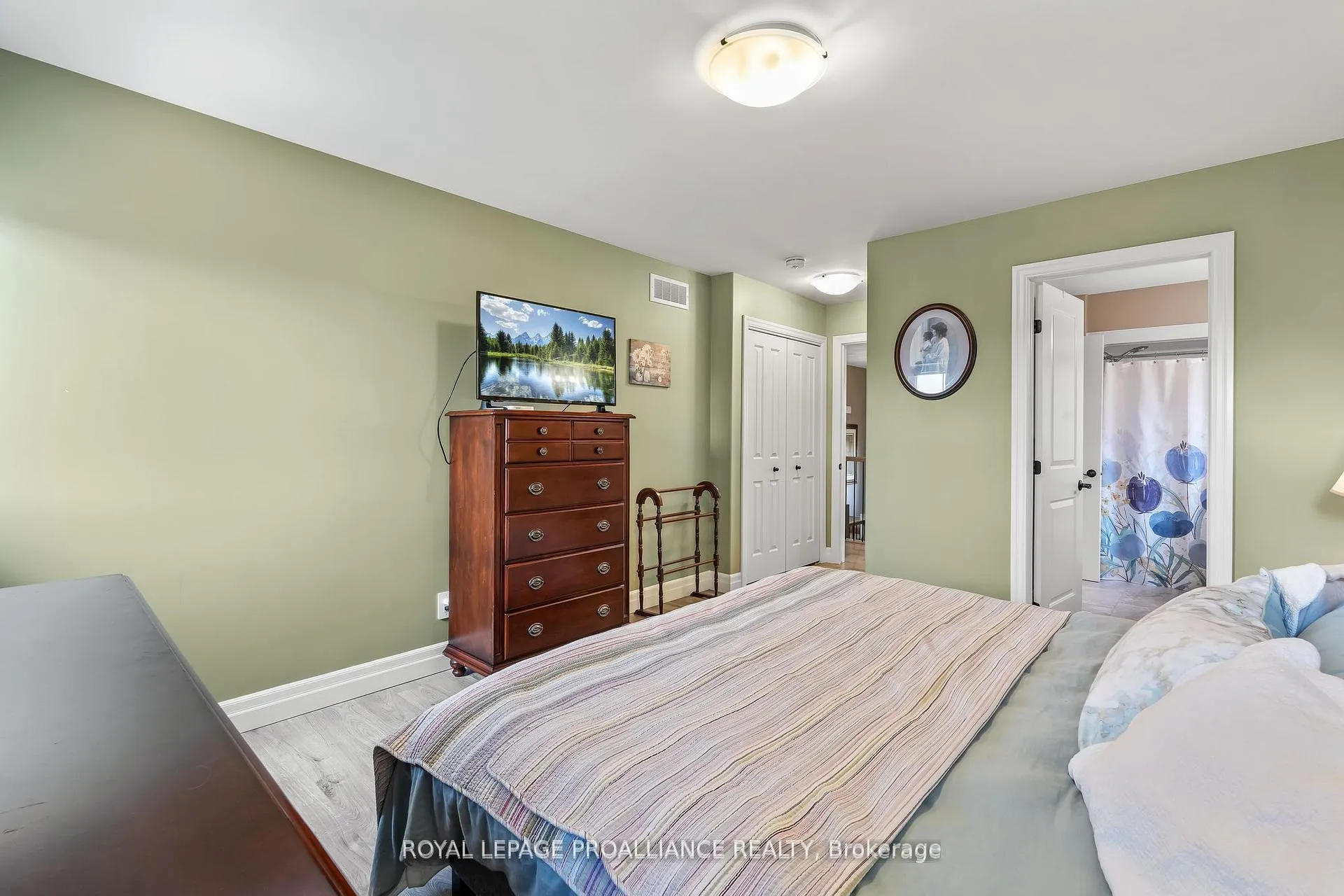 Photo 17 of 25 Cedar Park Crescent, Quinte West, Murray Ward — HOMEH