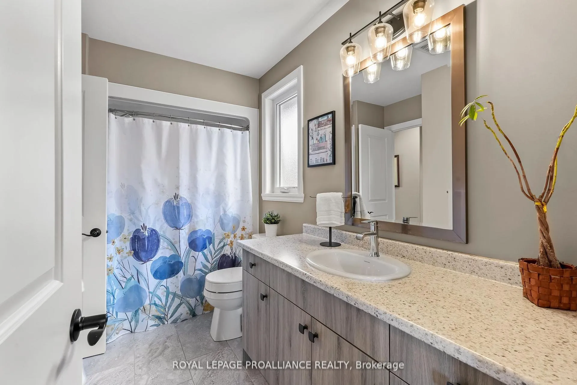 Photo 18 of 25 Cedar Park Crescent, Quinte West, Murray Ward — HOMEH