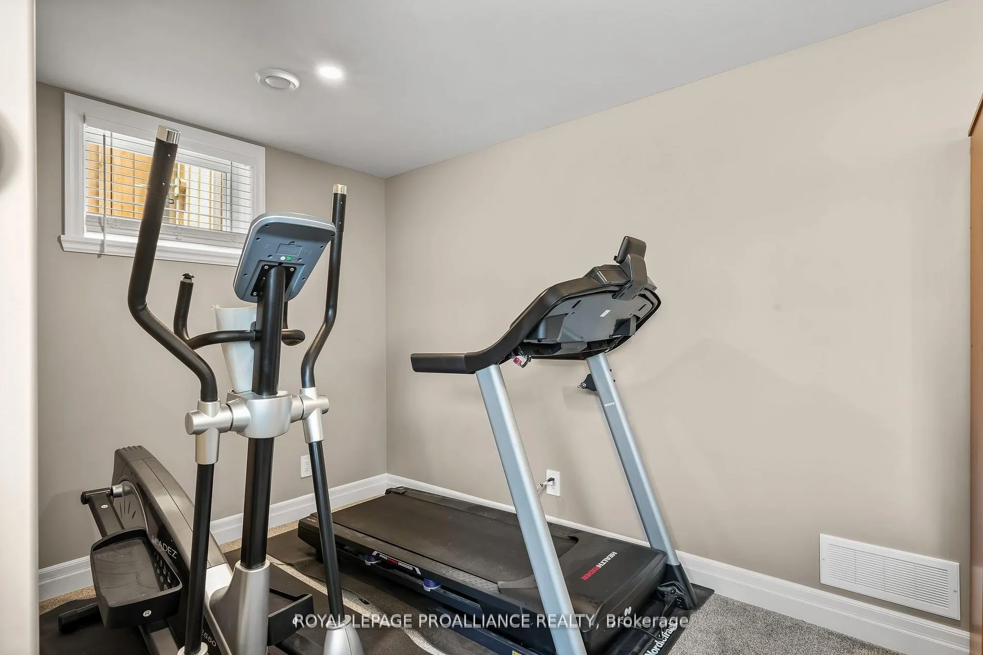 Photo 23 of 25 Cedar Park Crescent, Quinte West, Murray Ward — HOMEH