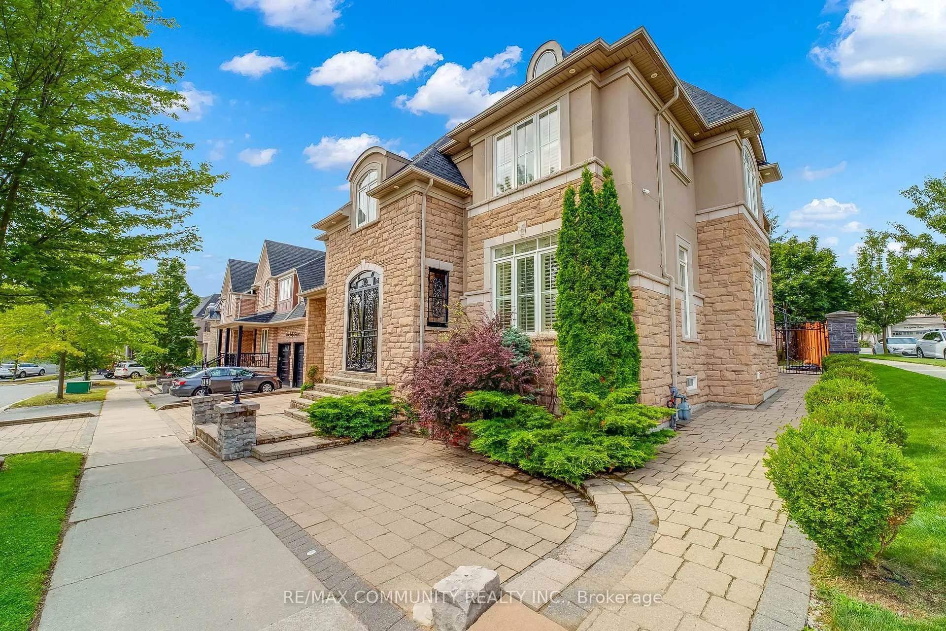 Photo 5 of 2 Dolby Crescent, Ajax, Northeast Ajax — HOMEH