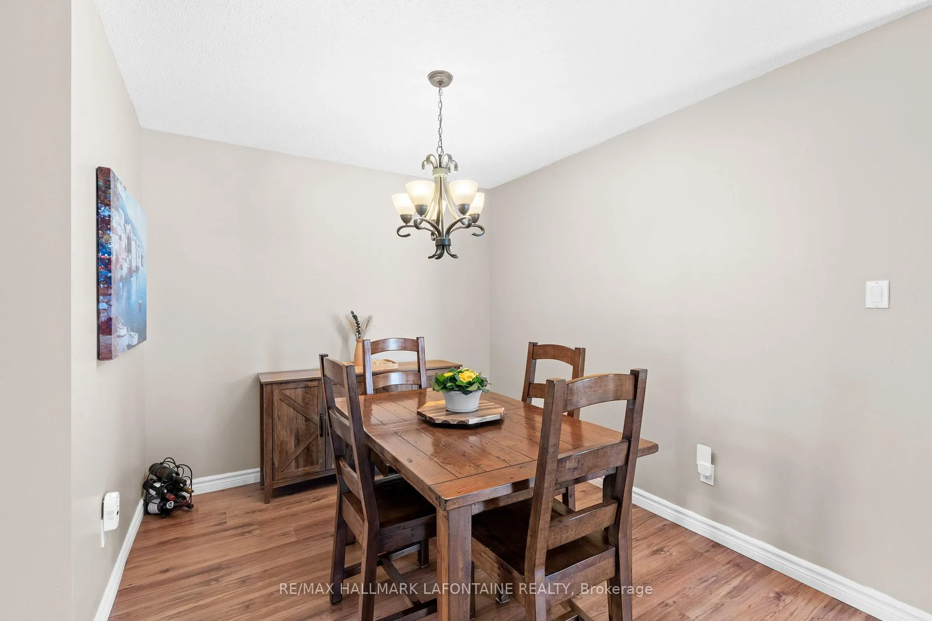 Photo 4 of 1802 Turnberry Road, Ottawa, Queenswood Heights South — HOMEH