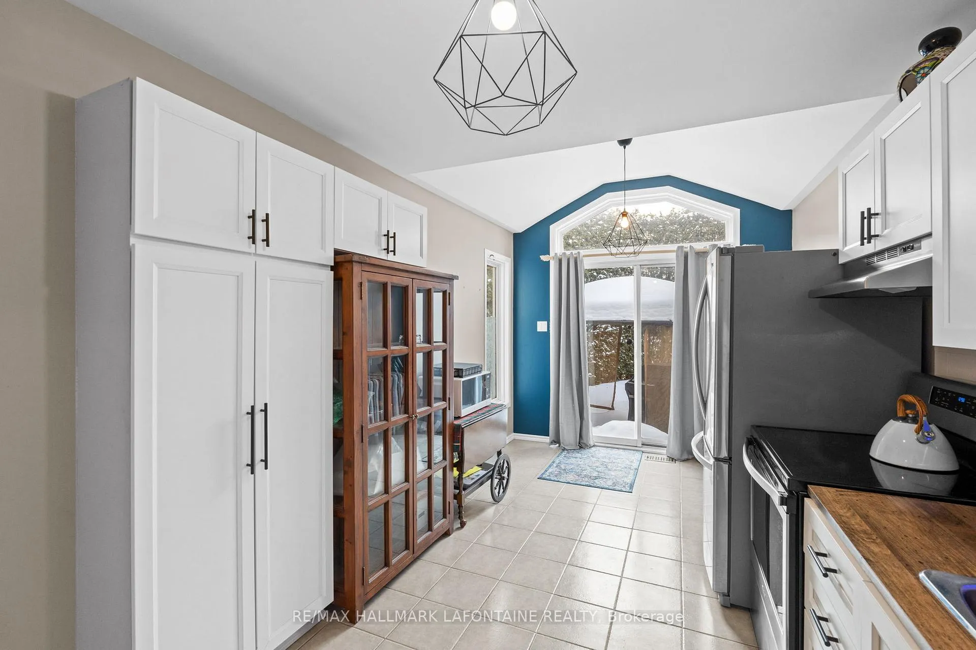 Photo 8 of 1802 Turnberry Road, Ottawa, Queenswood Heights South — HOMEH