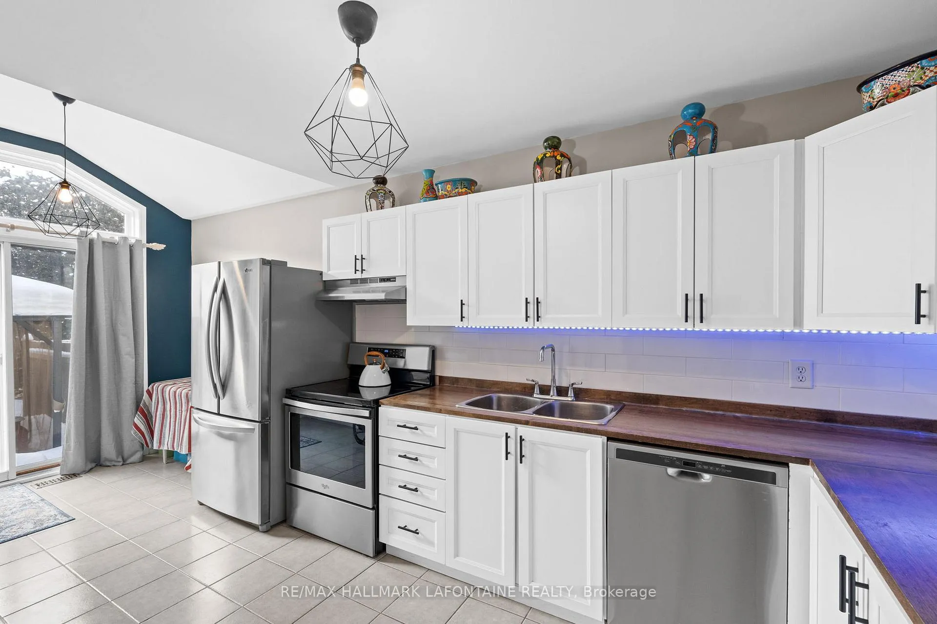 Photo 9 of 1802 Turnberry Road, Ottawa, Queenswood Heights South — HOMEH