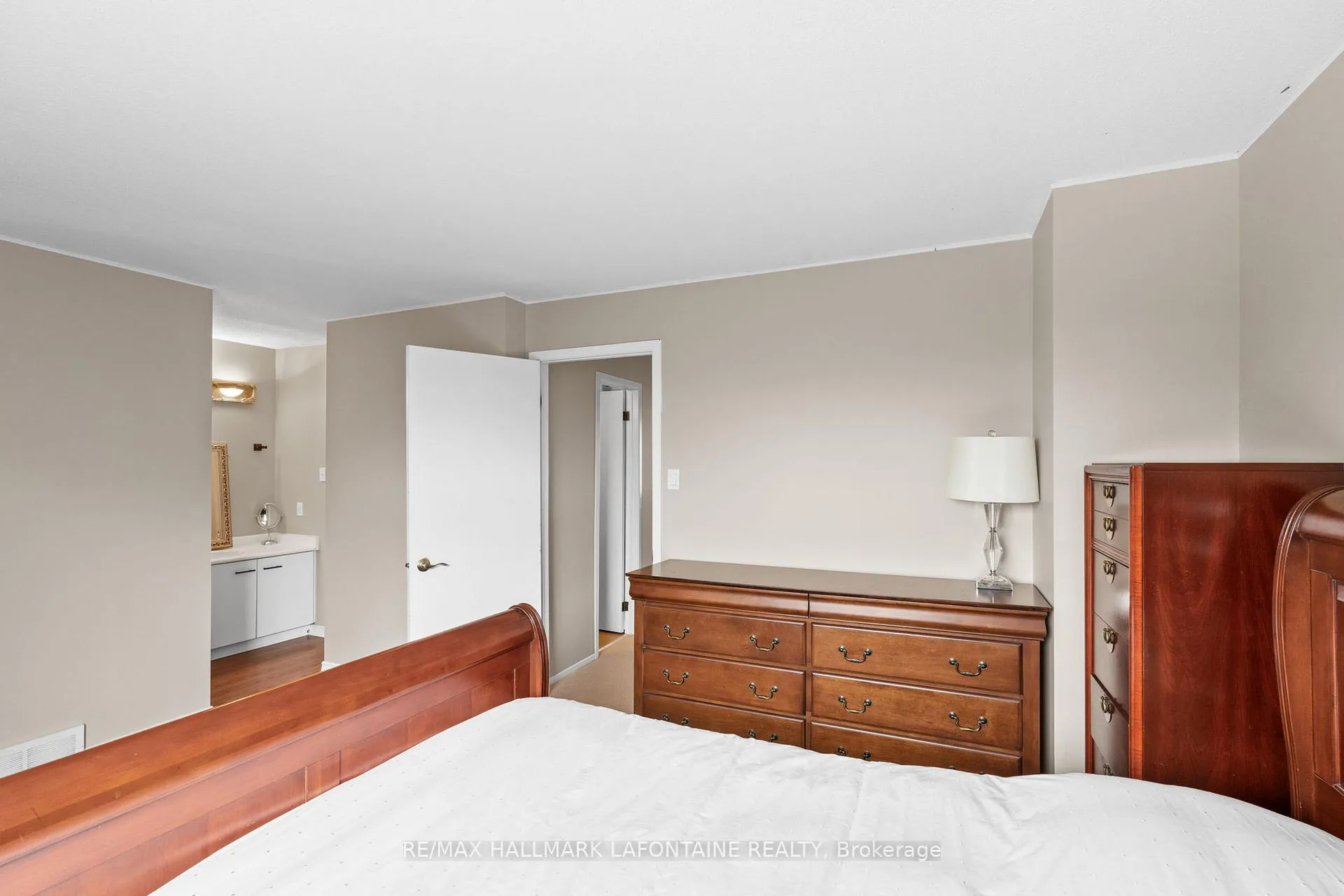 Photo 16 of 1802 Turnberry Road, Ottawa, Queenswood Heights South — HOMEH