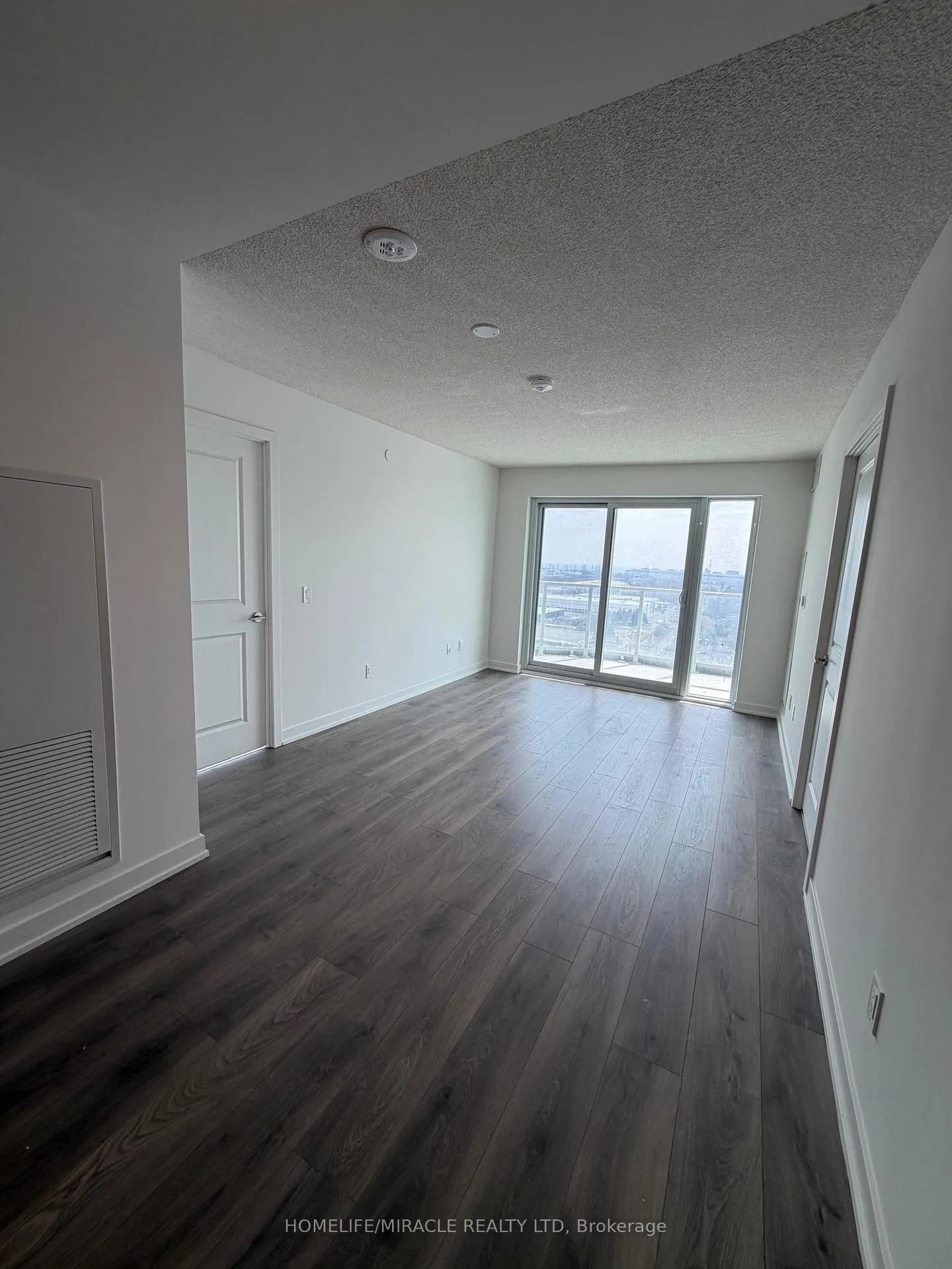 Photo 4 of Unit 1805, 1010 Sandy Beach Road, Pickering, Bay Ridges — HOMEH