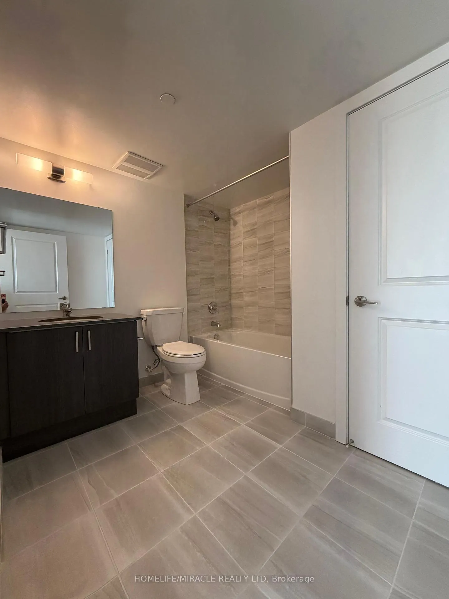 Photo 5 of Unit 1805, 1010 Sandy Beach Road, Pickering, Bay Ridges — HOMEH
