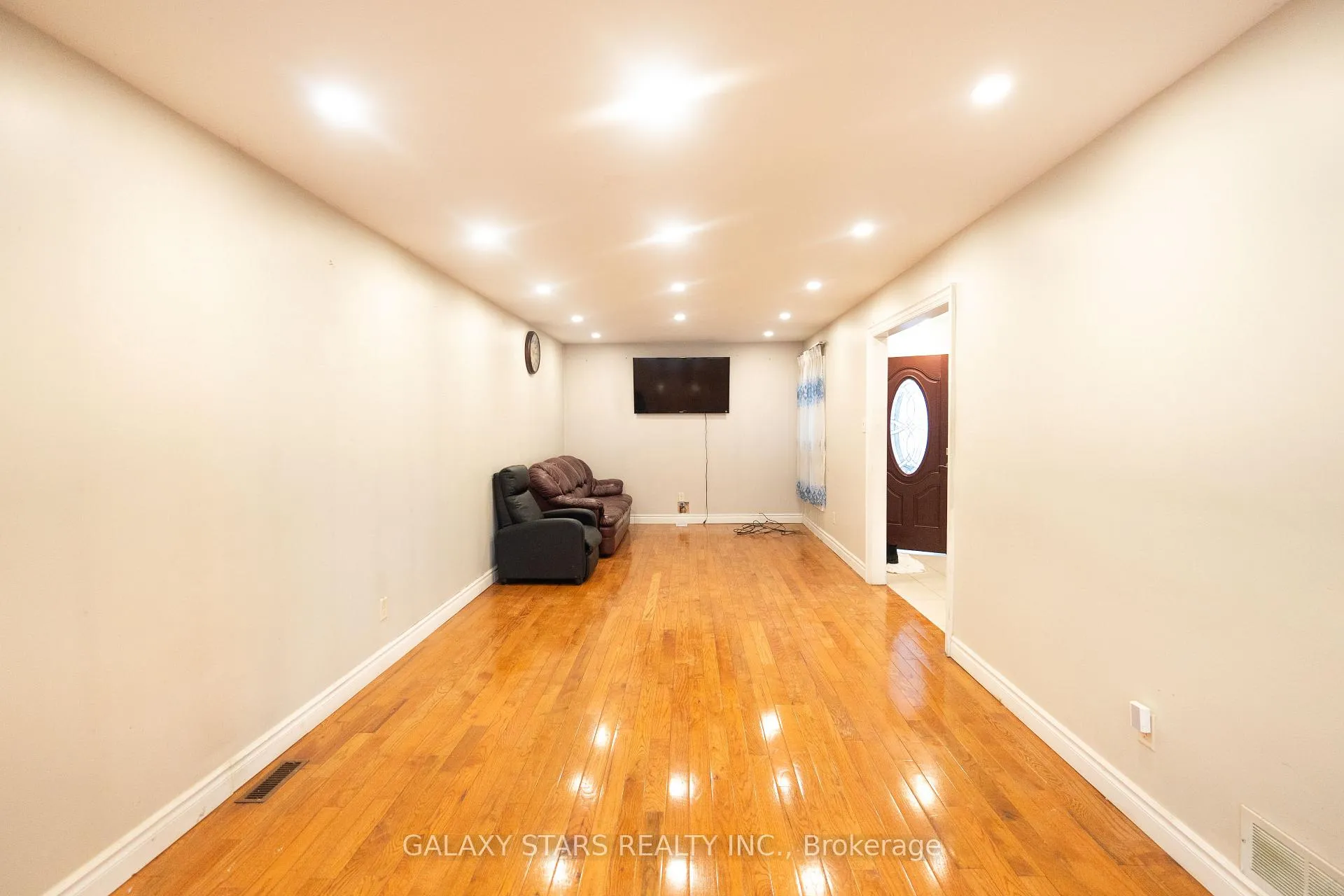 Photo 2 of Unit Main & 2nd Flr, 82 Jaffray Road, Markham, Milliken Mills East — HOMEH
