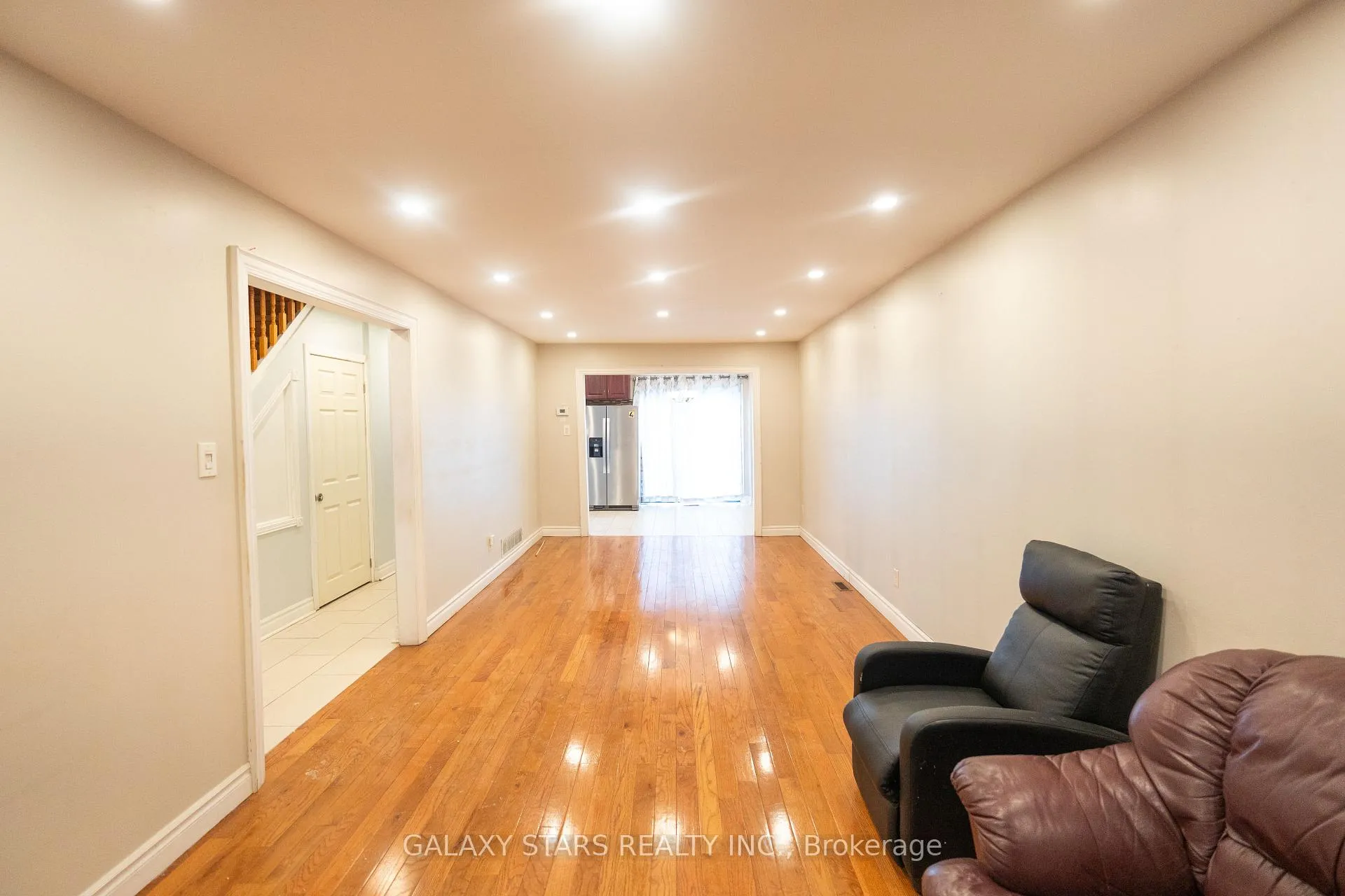 Photo 3 of Unit Main & 2nd Flr, 82 Jaffray Road, Markham, Milliken Mills East — HOMEH