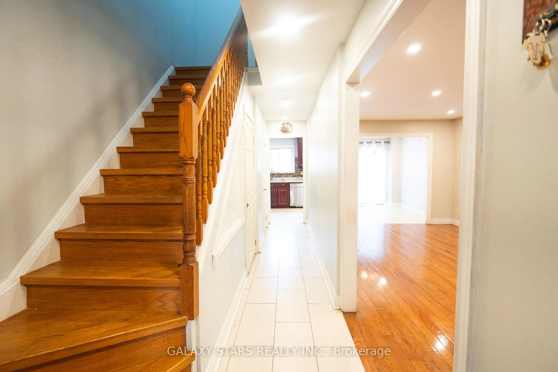 Photo 7 of Unit Main & 2nd Flr, 82 Jaffray Road, Markham, Milliken Mills East — HOMEH