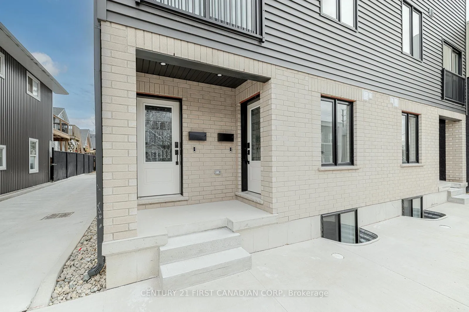 Photo 4 of 109 Ross Street, St. Thomas — HOMEH