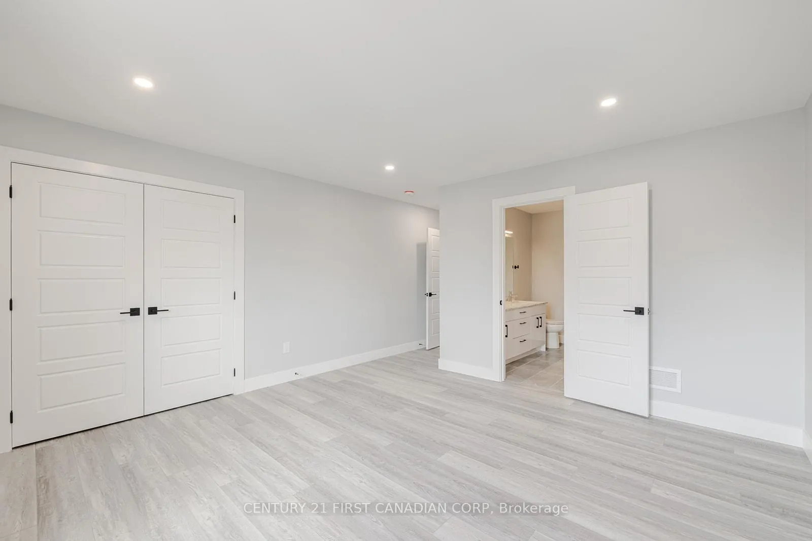 Photo 8 of 109 Ross Street, St. Thomas — HOMEH