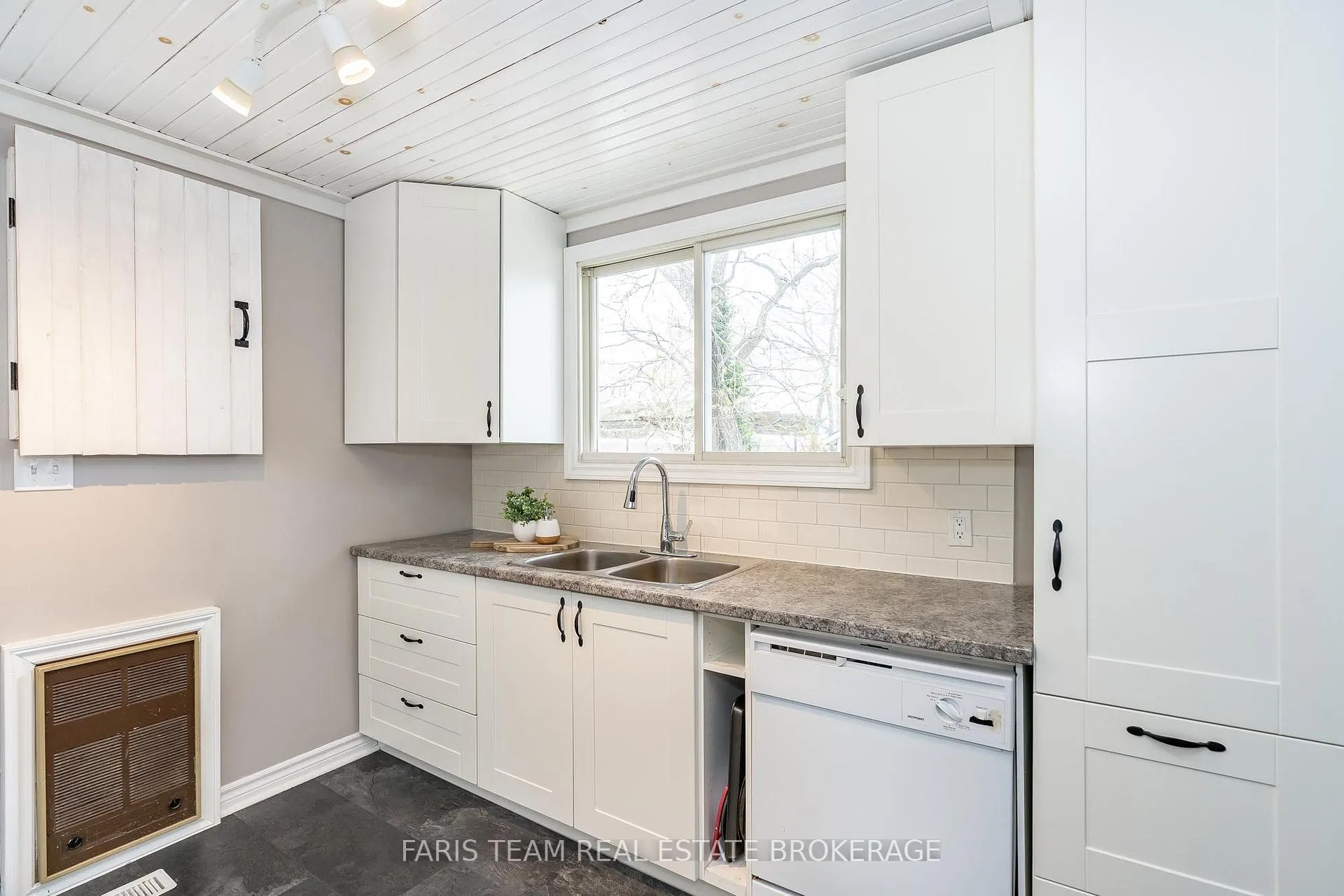 Photo 4 of 258 Patterson Boulevard, Tay, Port McNicoll — HOMEH