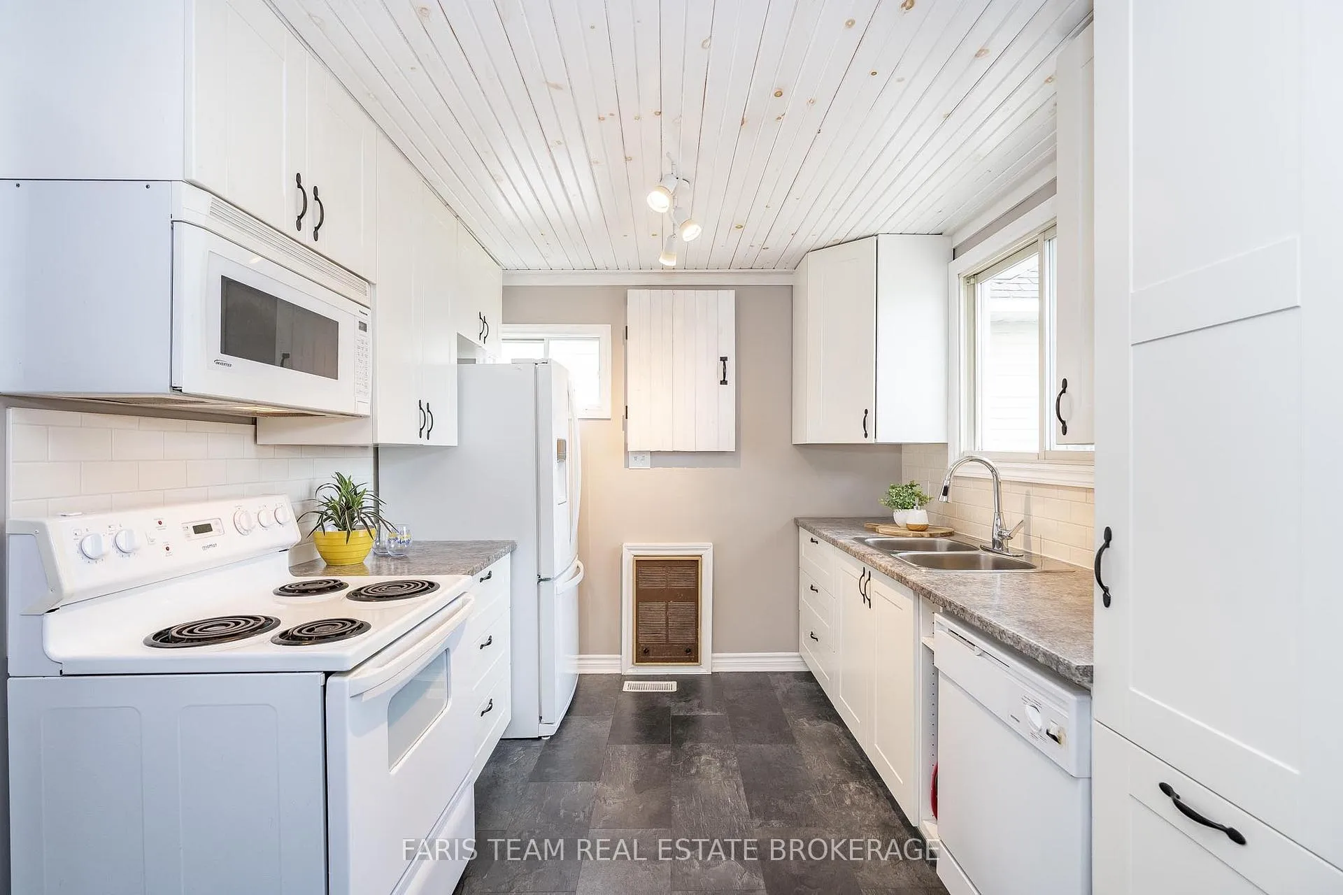 Photo 5 of 258 Patterson Boulevard, Tay, Port McNicoll — HOMEH
