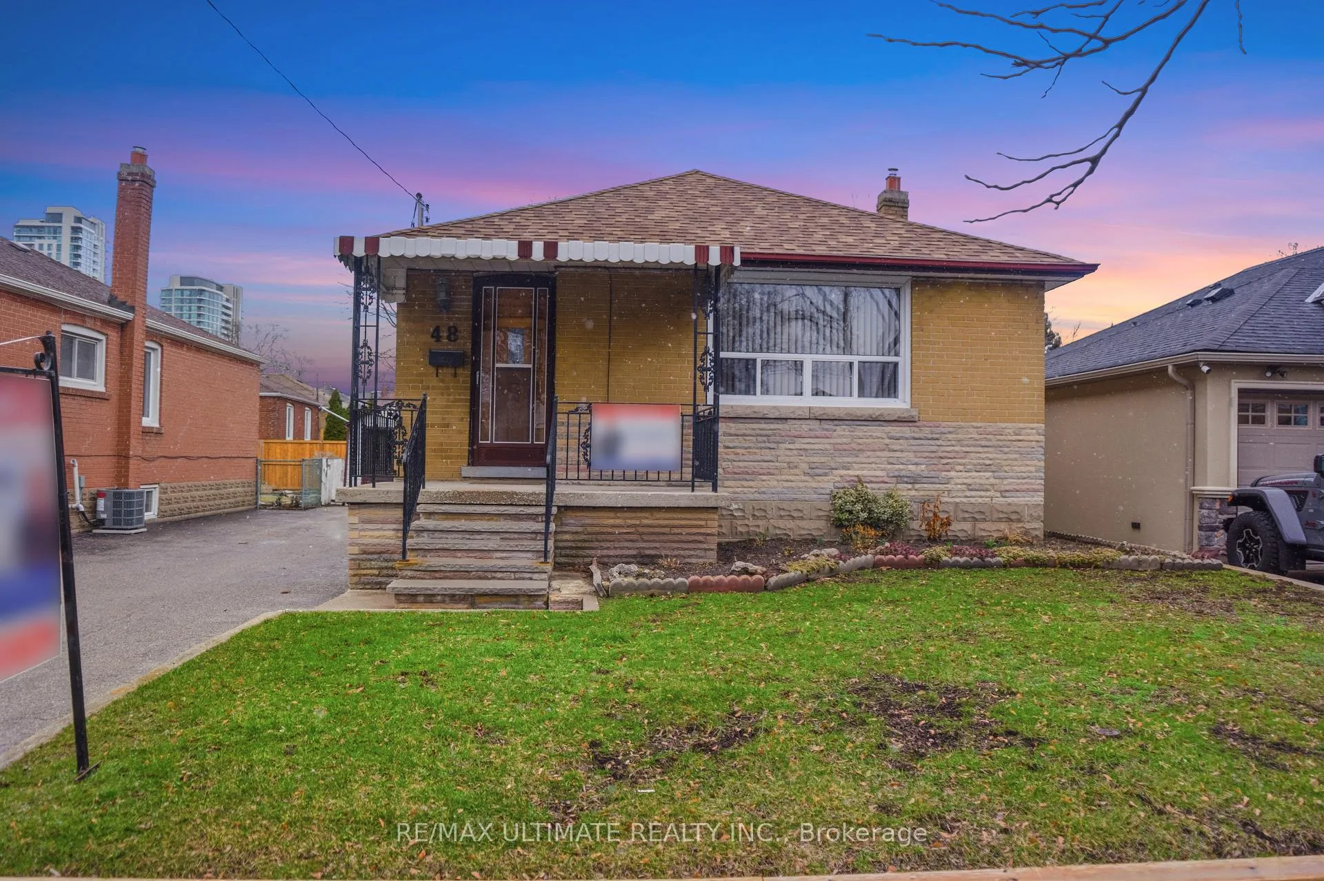Photo 2 of 48 Savona Drive, Etobicoke, Alderwood — HOMEH