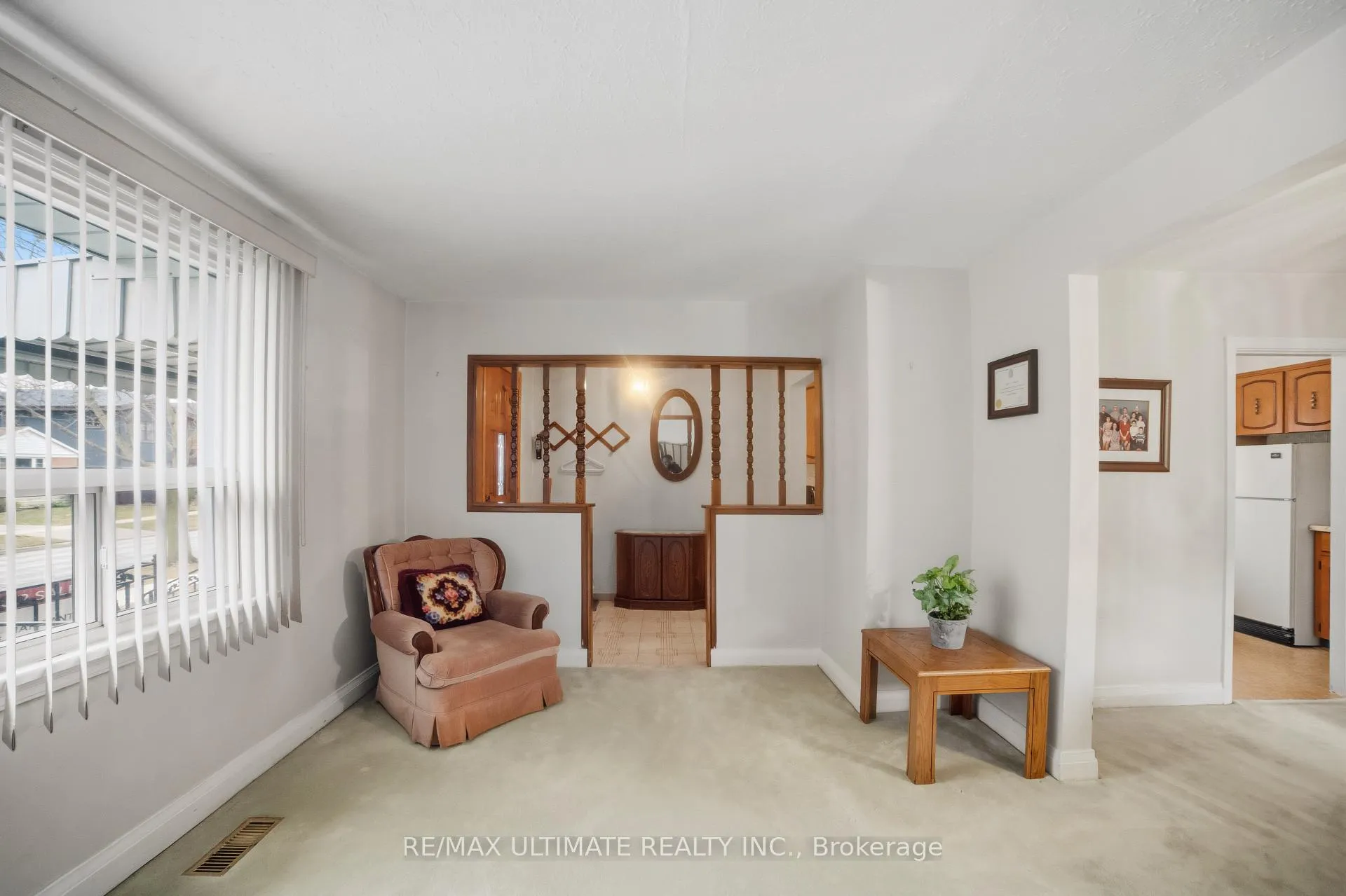 Photo 5 of 48 Savona Drive, Etobicoke, Alderwood — HOMEH