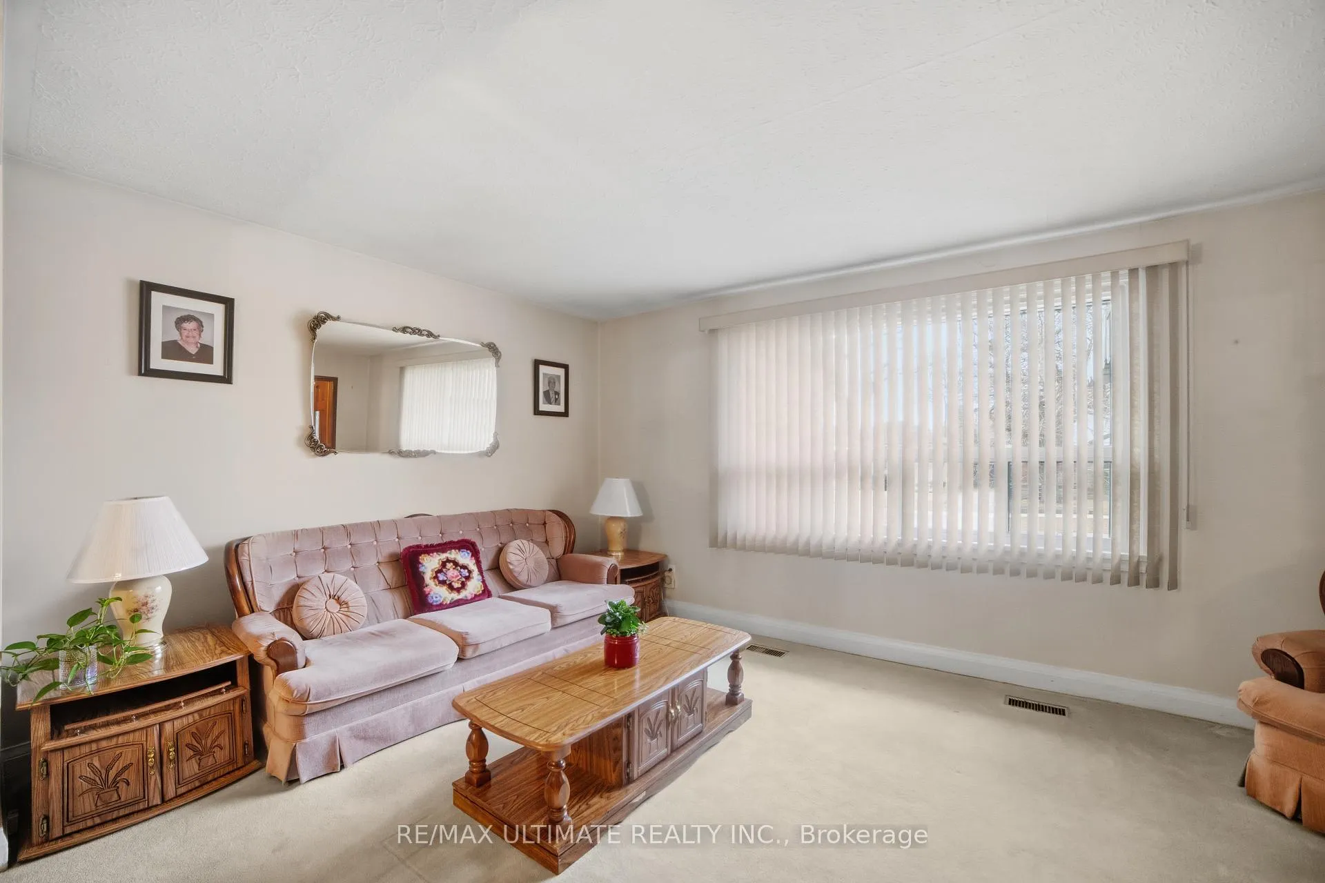 Photo 7 of 48 Savona Drive, Etobicoke, Alderwood — HOMEH