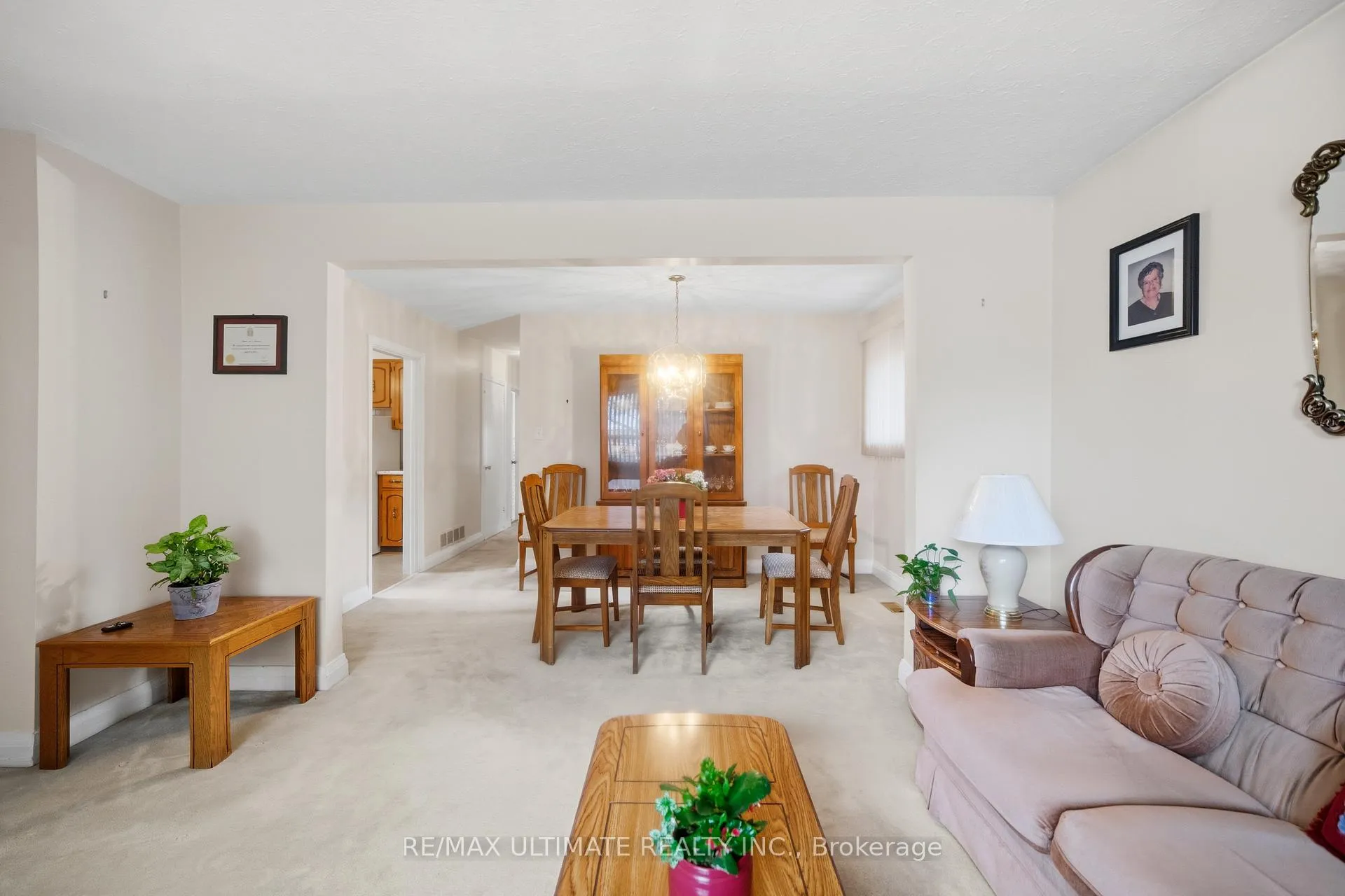 Photo 9 of 48 Savona Drive, Etobicoke, Alderwood — HOMEH