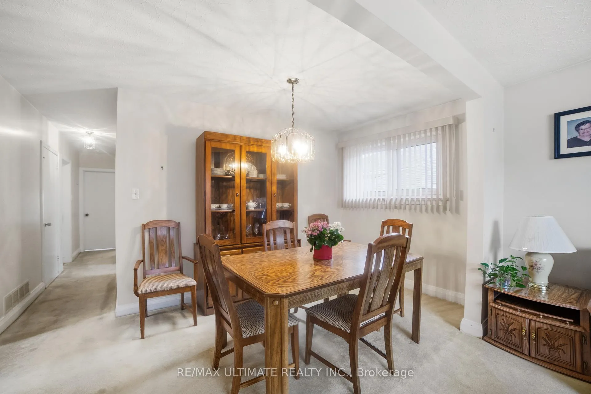 Photo 10 of 48 Savona Drive, Etobicoke, Alderwood — HOMEH