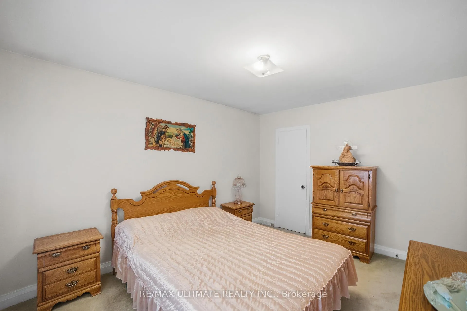 Photo 11 of 48 Savona Drive, Etobicoke, Alderwood — HOMEH
