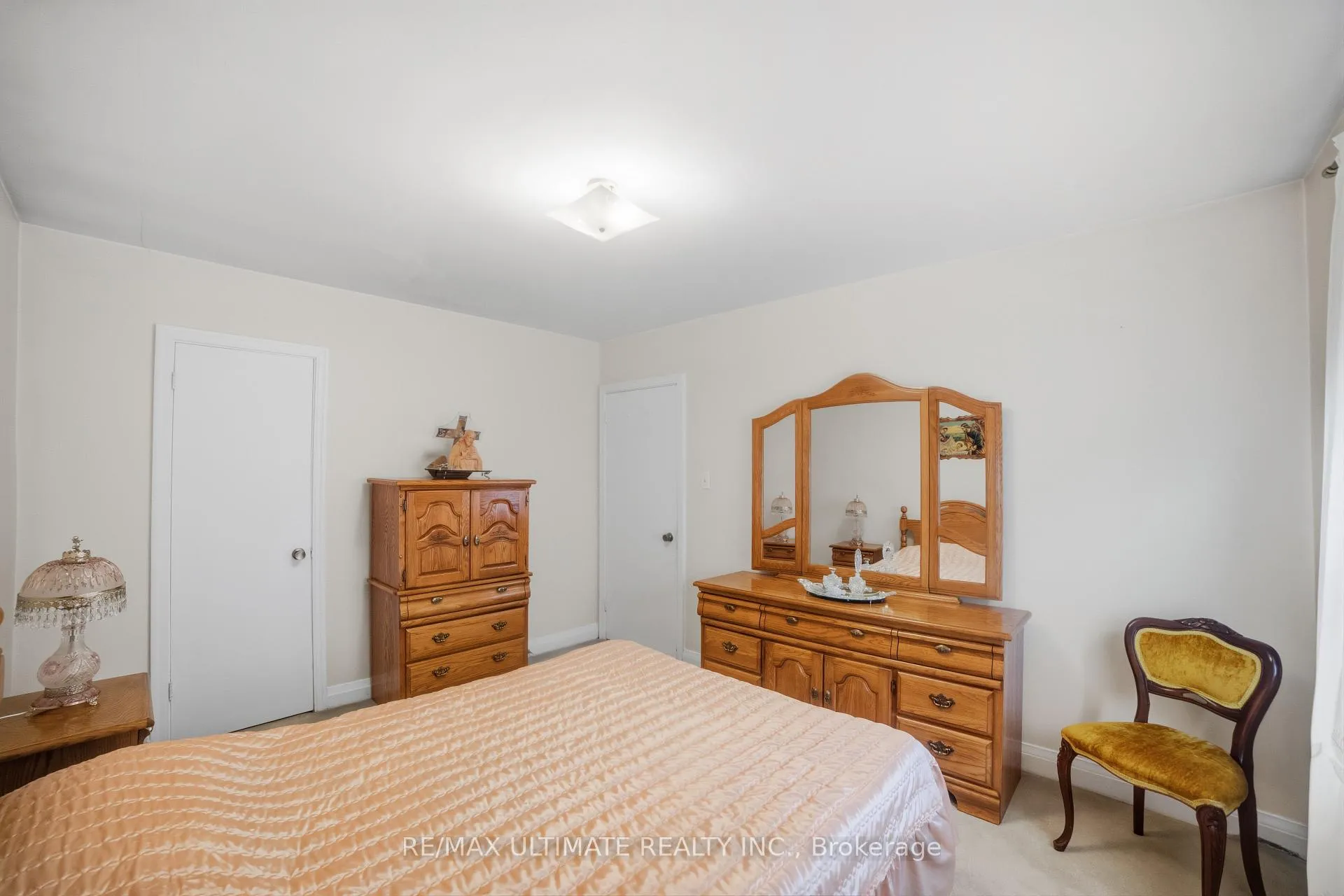 Photo 12 of 48 Savona Drive, Etobicoke, Alderwood — HOMEH