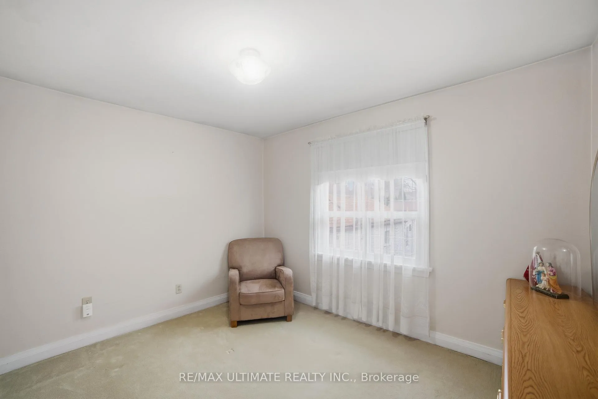 Photo 16 of 48 Savona Drive, Etobicoke, Alderwood — HOMEH