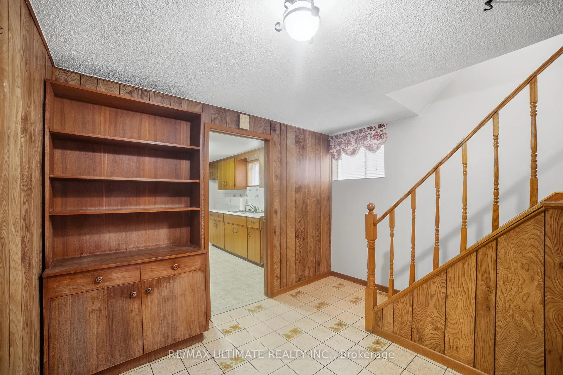 Photo 19 of 48 Savona Drive, Etobicoke, Alderwood — HOMEH