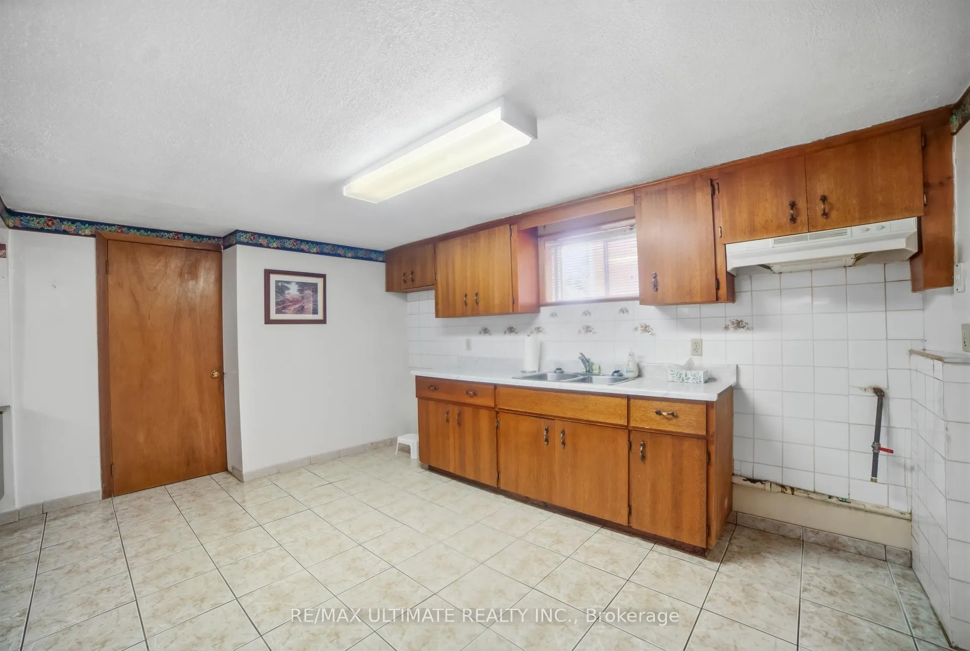 Photo 21 of 48 Savona Drive, Etobicoke, Alderwood — HOMEH