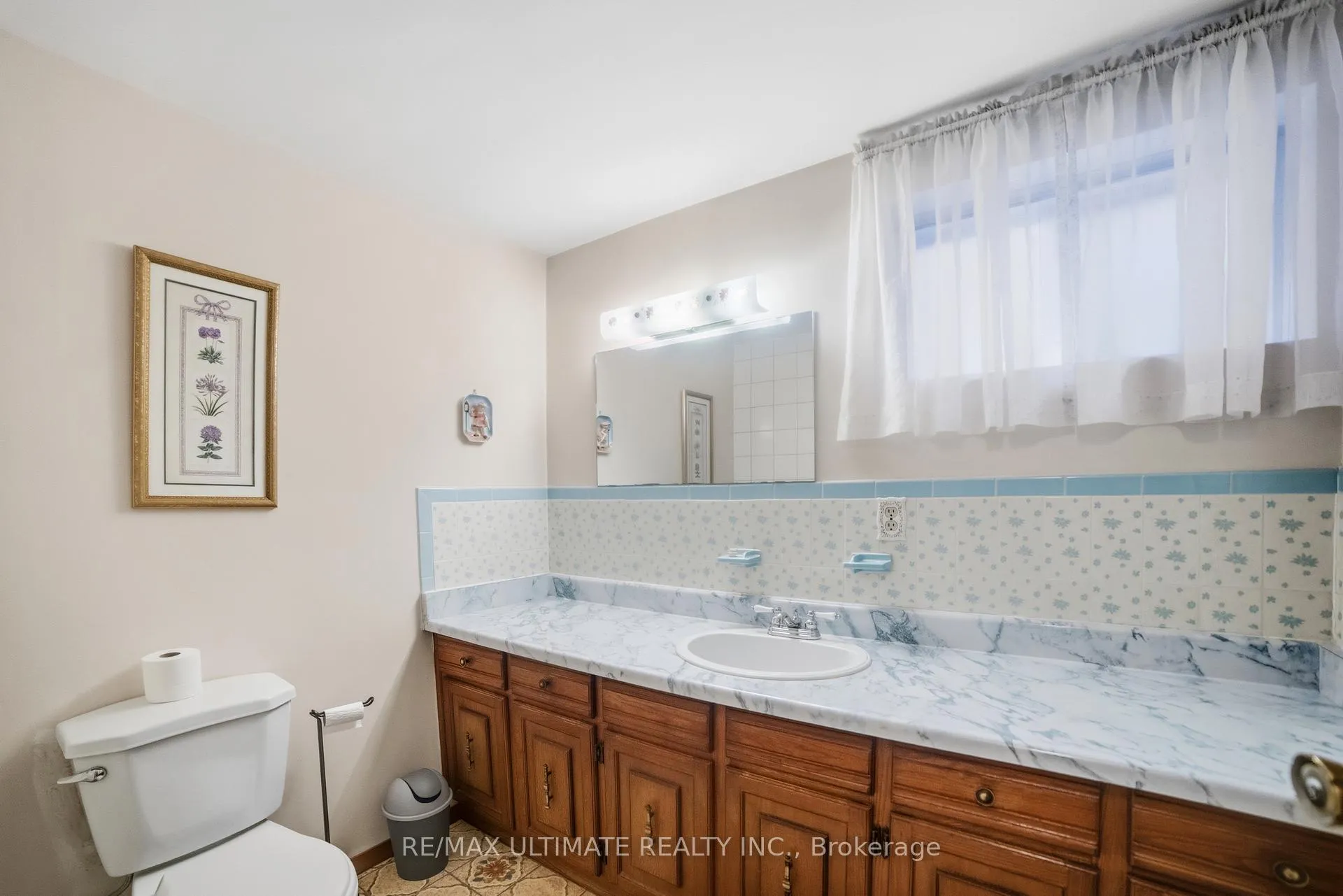 Photo 25 of 48 Savona Drive, Etobicoke, Alderwood — HOMEH