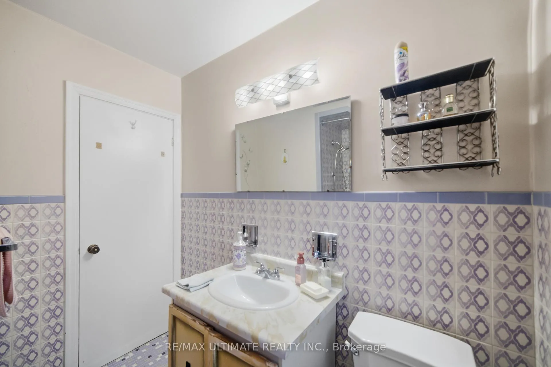 Photo 26 of 48 Savona Drive, Etobicoke, Alderwood — HOMEH