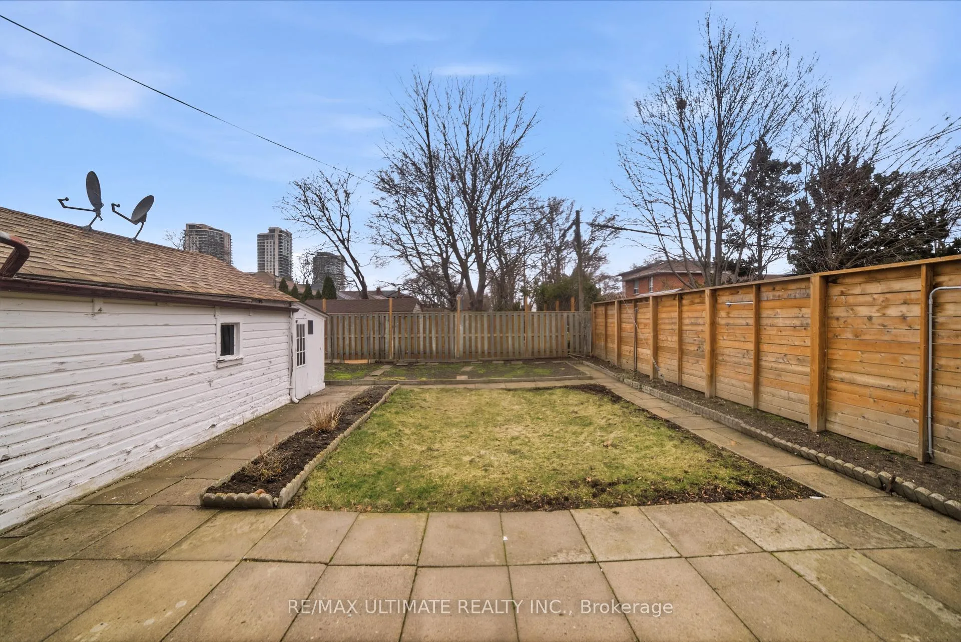 Photo 27 of 48 Savona Drive, Etobicoke, Alderwood — HOMEH