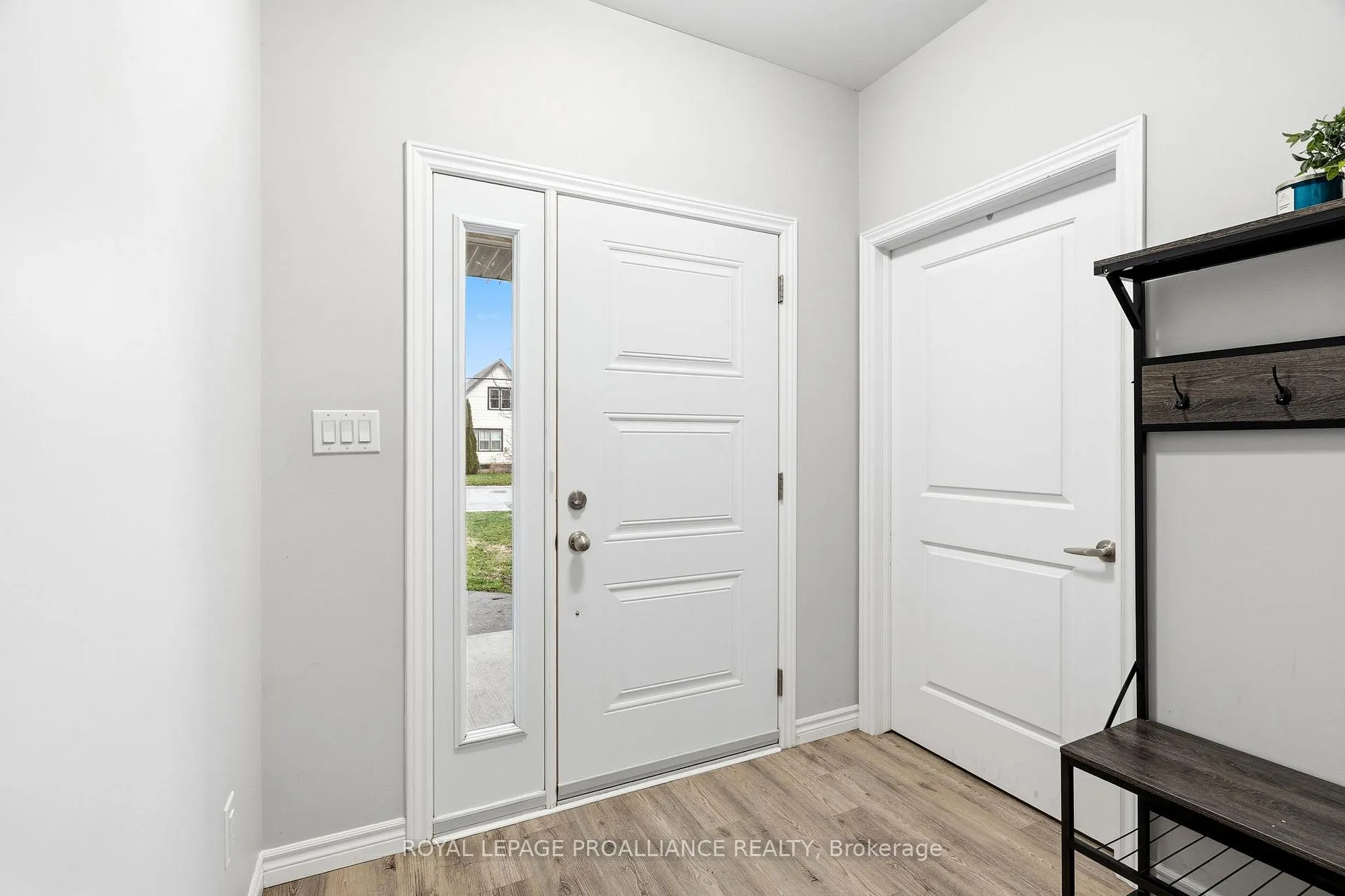 Photo 3 of 84 George Street, Belleville, Belleville Ward — HOMEH
