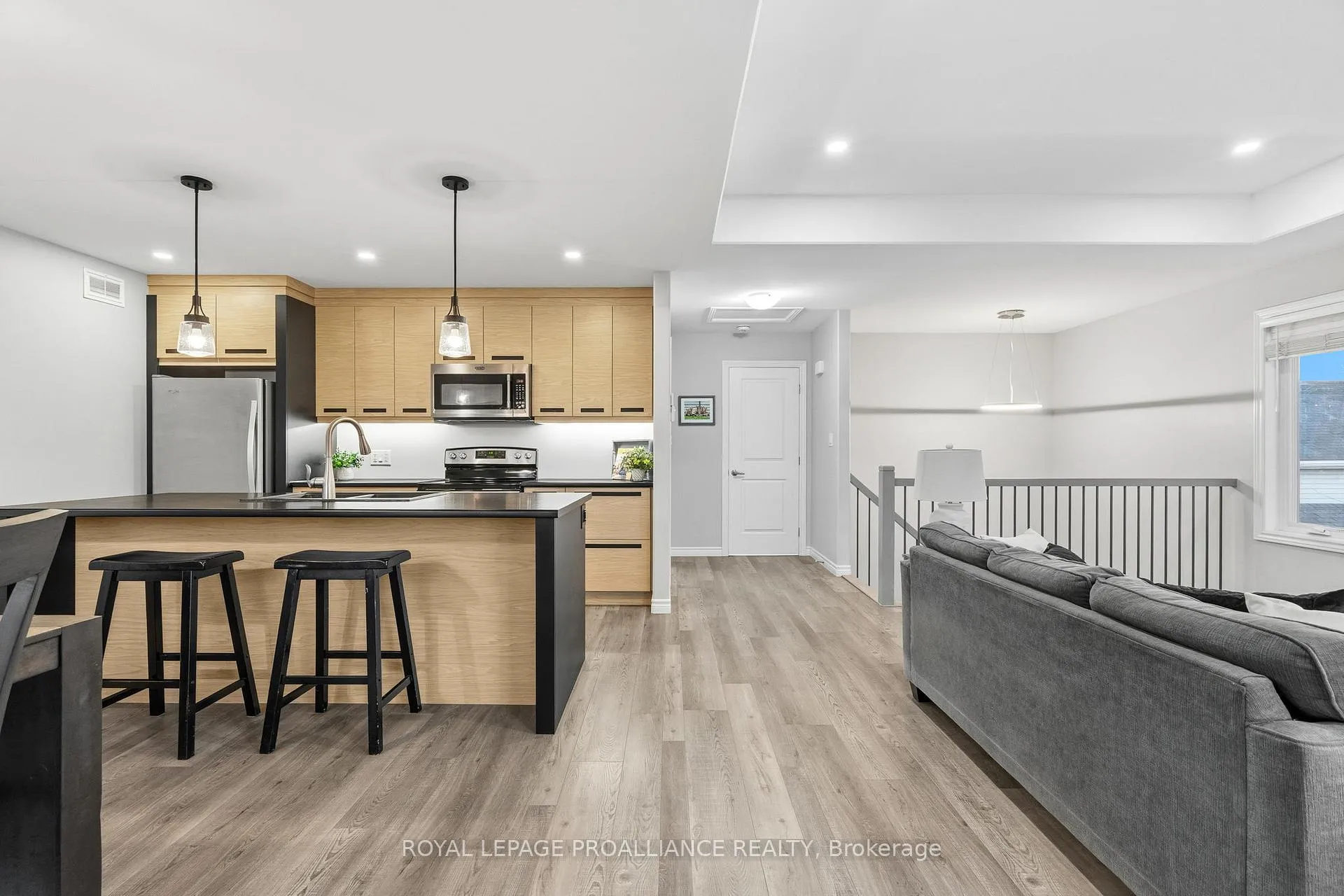 Photo 12 of 84 George Street, Belleville, Belleville Ward — HOMEH