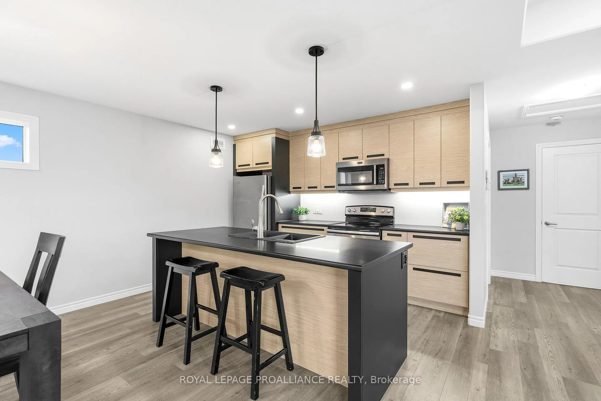 Photo 13 of 84 George Street, Belleville, Belleville Ward — HOMEH