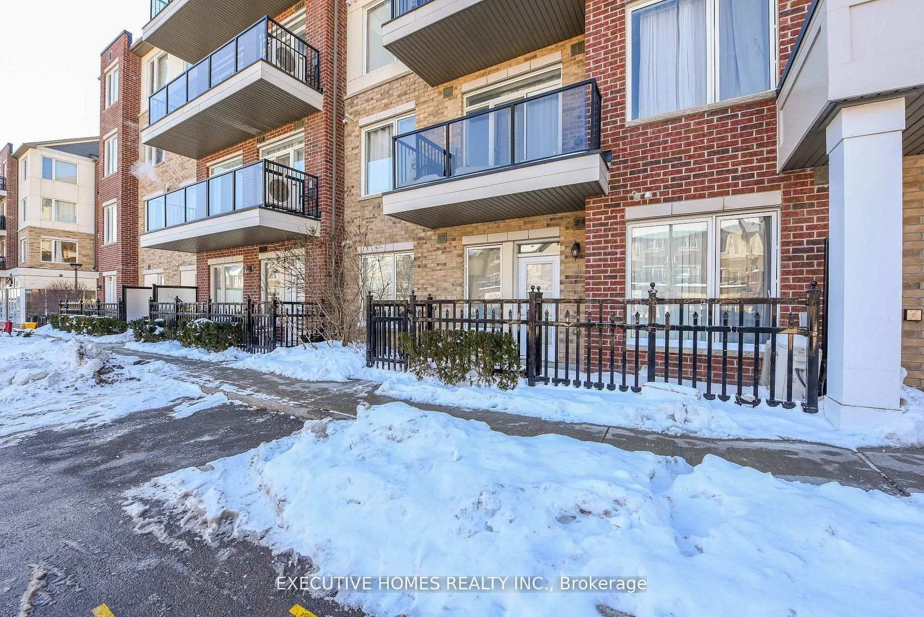 Photo 2 of Unit 101, 54 Sky Harbour Drive, Brampton, Bram West — HOMEH
