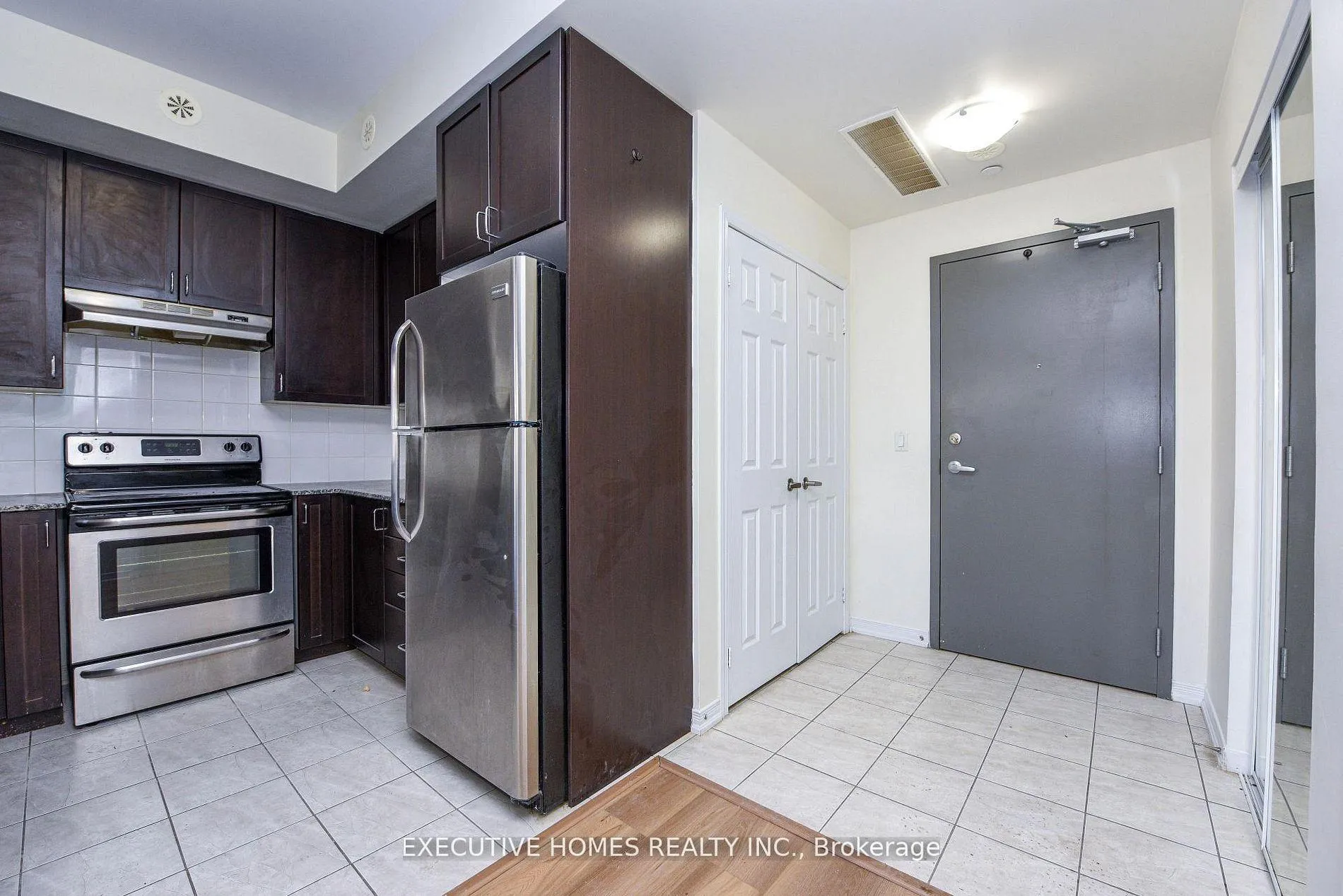 Photo 8 of Unit 101, 54 Sky Harbour Drive, Brampton, Bram West — HOMEH