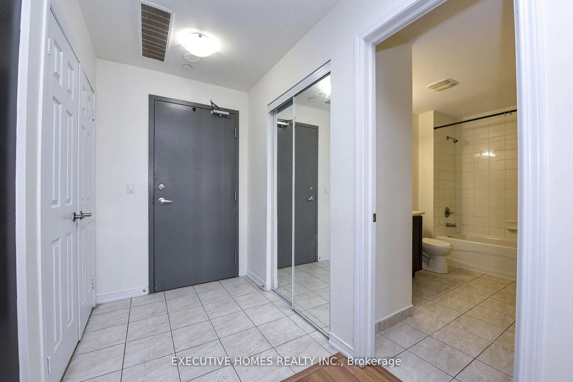 Photo 11 of Unit 101, 54 Sky Harbour Drive, Brampton, Bram West — HOMEH