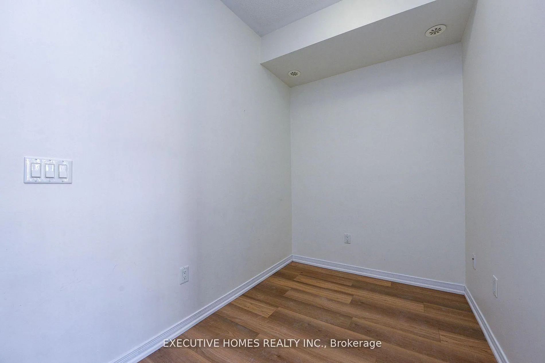 Photo 18 of Unit 101, 54 Sky Harbour Drive, Brampton, Bram West — HOMEH