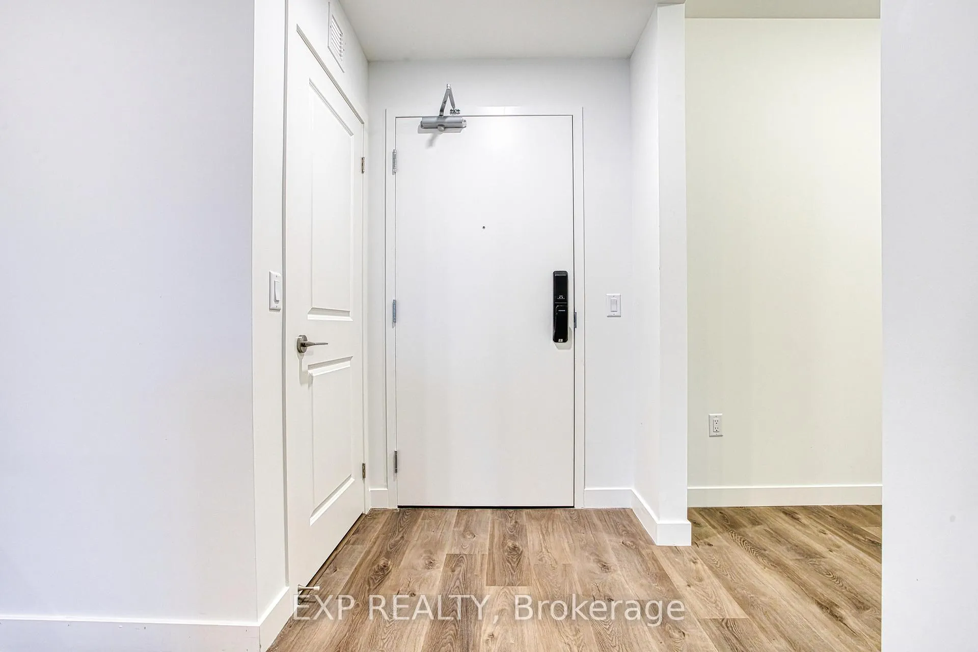 Photo 2 of Unit 711, 461 Green Road, Hamilton, Lakeshore — HOMEH