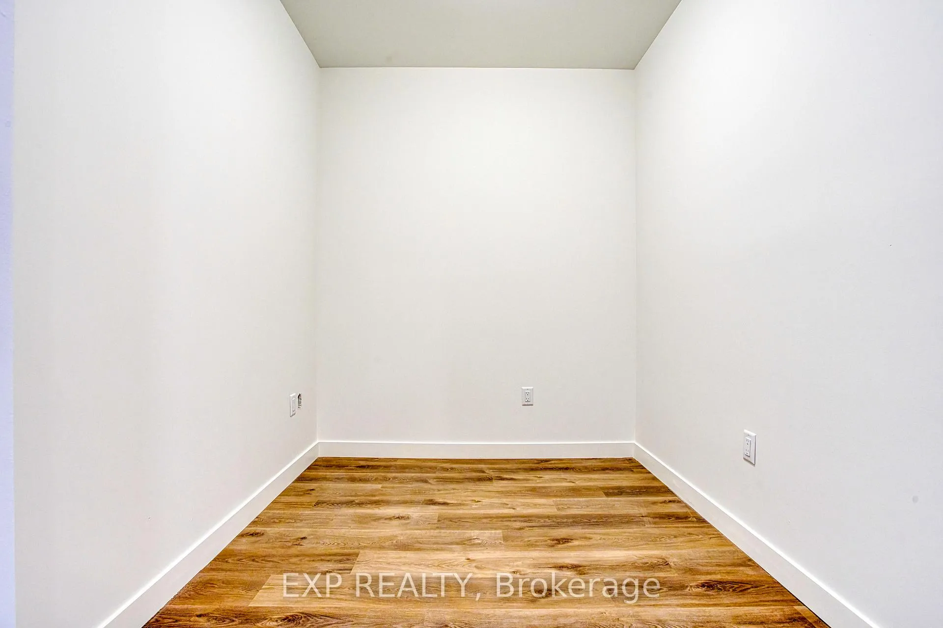 Photo 3 of Unit 711, 461 Green Road, Hamilton, Lakeshore — HOMEH