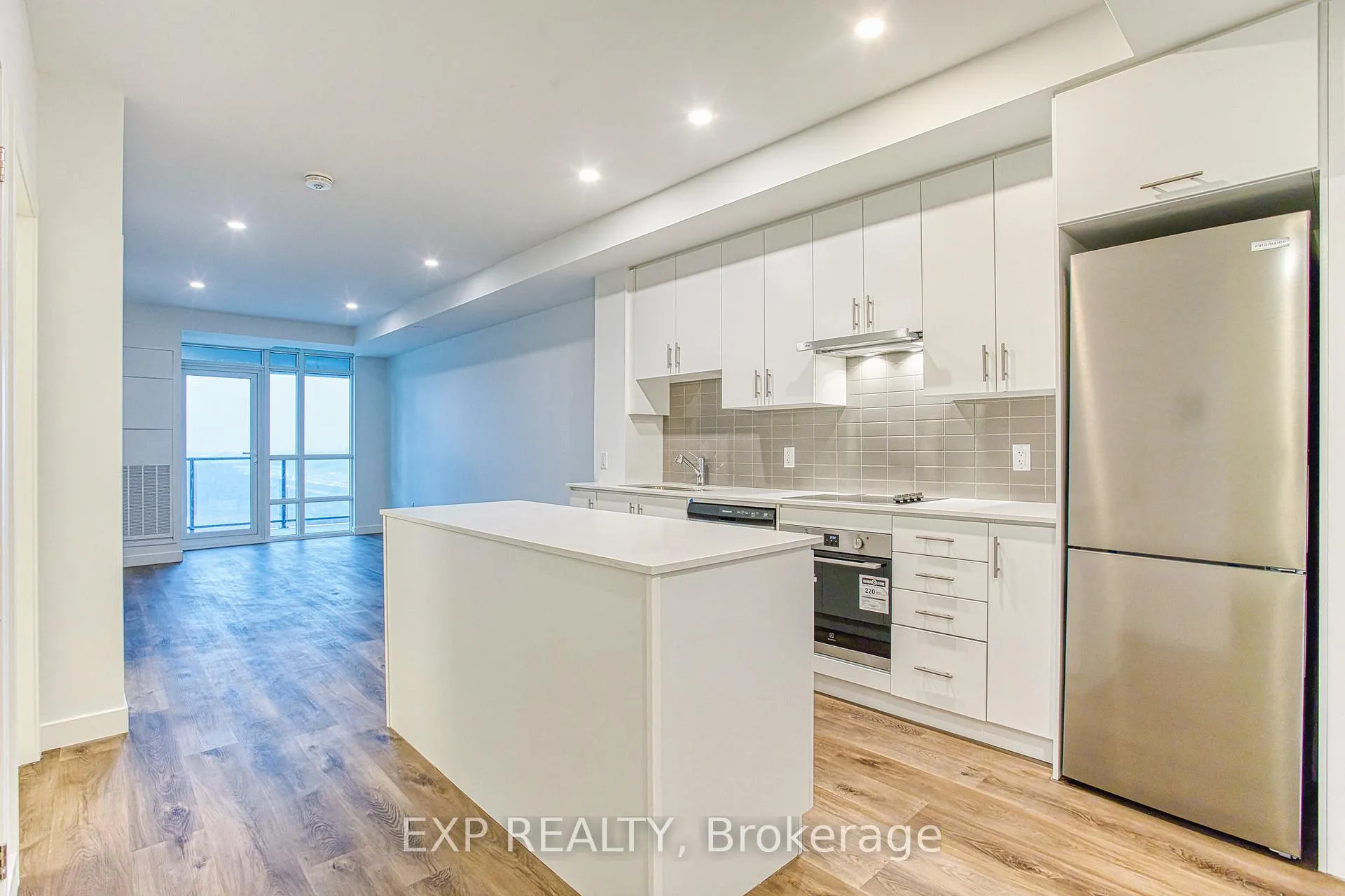 Photo 6 of Unit 711, 461 Green Road, Hamilton, Lakeshore — HOMEH