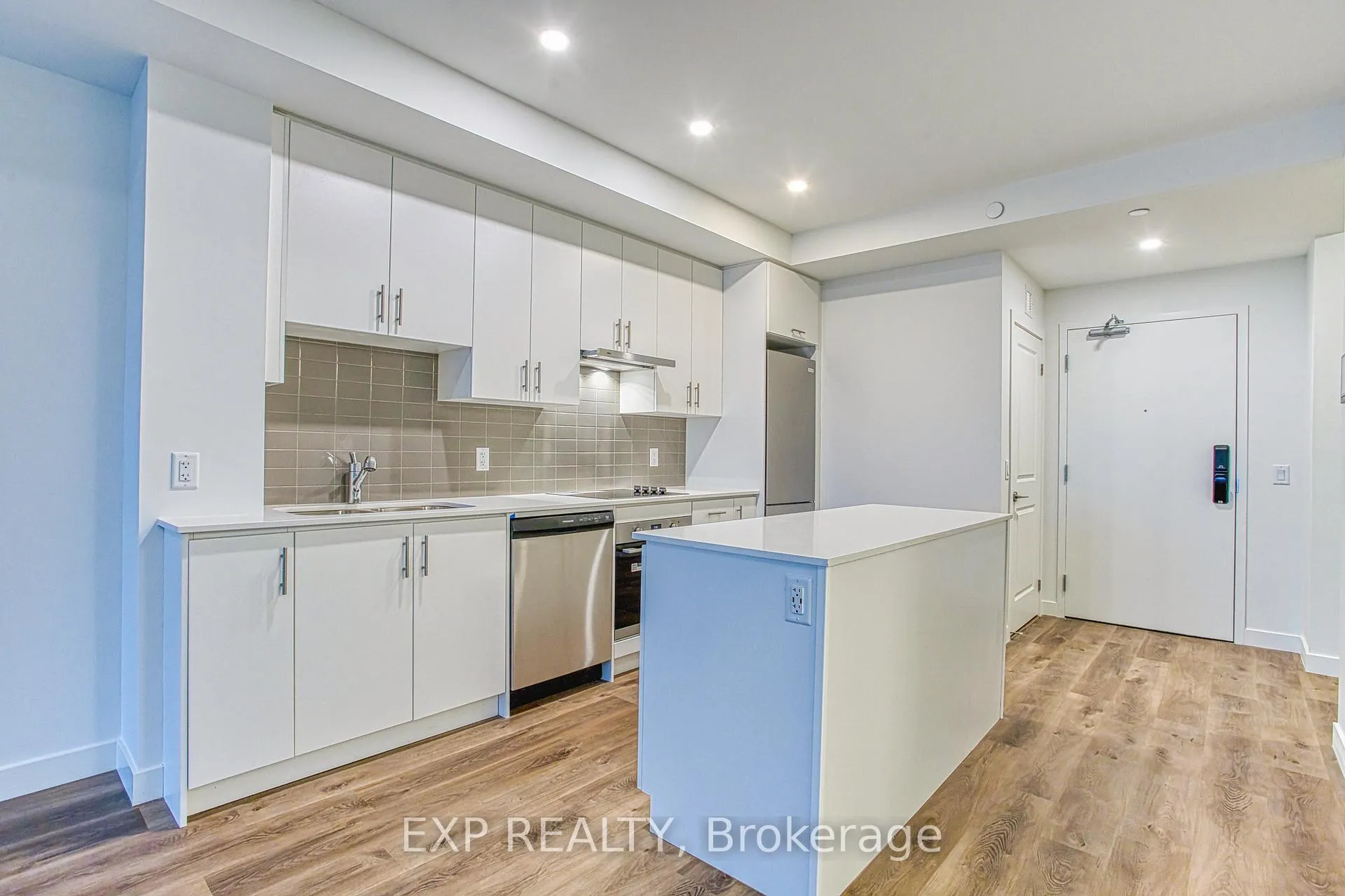 Photo 8 of Unit 711, 461 Green Road, Hamilton, Lakeshore — HOMEH