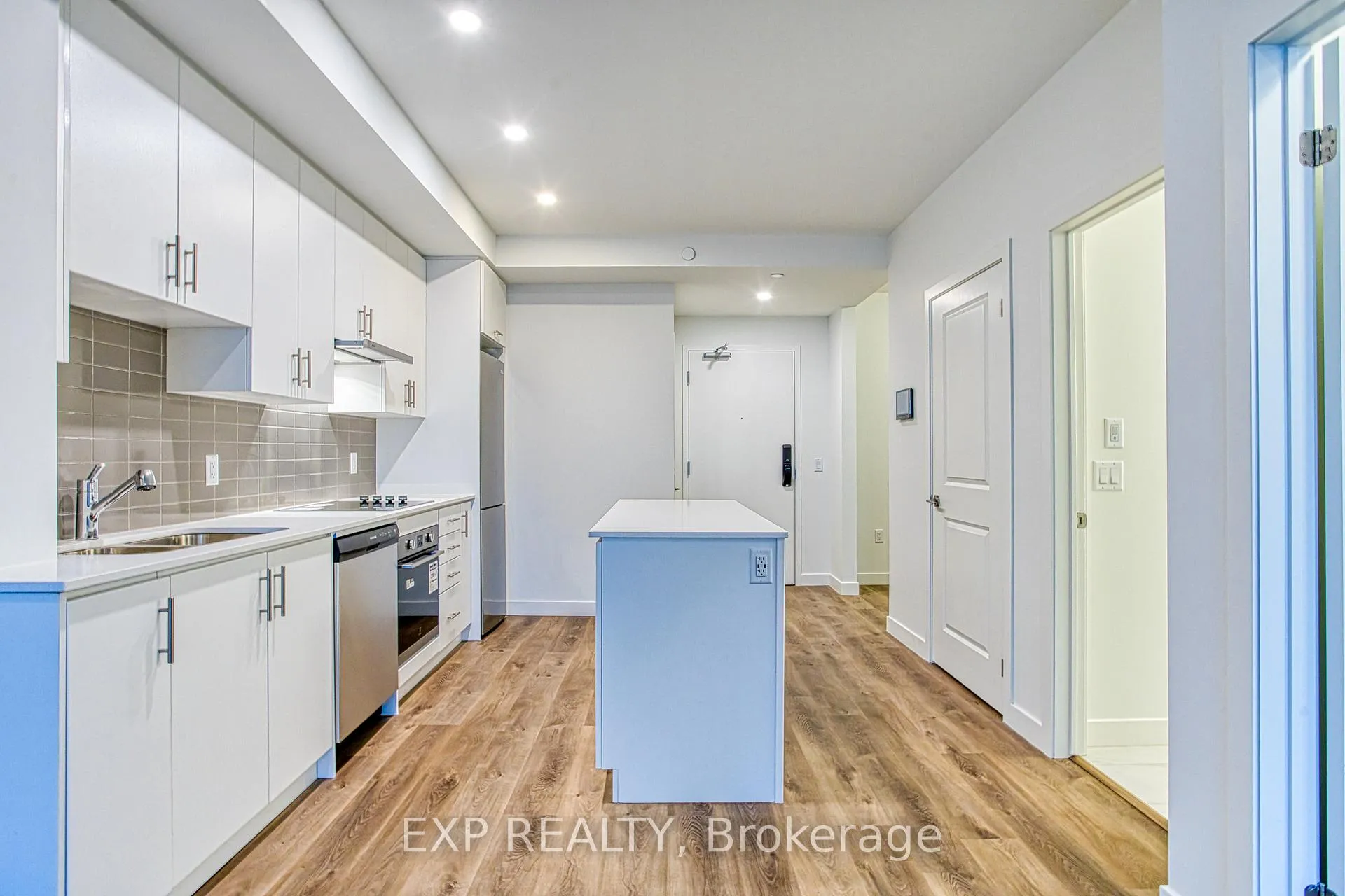 Photo 9 of Unit 711, 461 Green Road, Hamilton, Lakeshore — HOMEH