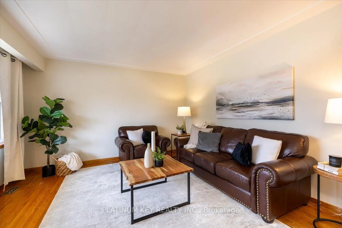 Photo 6 of 196 Mckellar Street, Strathroy-Caradoc, SW — HOMEH