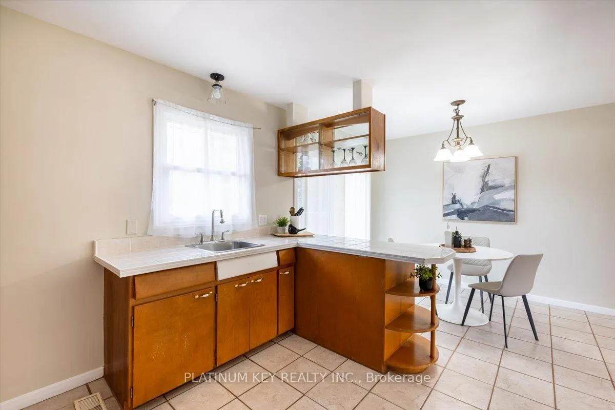 Photo 9 of 196 Mckellar Street, Strathroy-Caradoc, SW — HOMEH