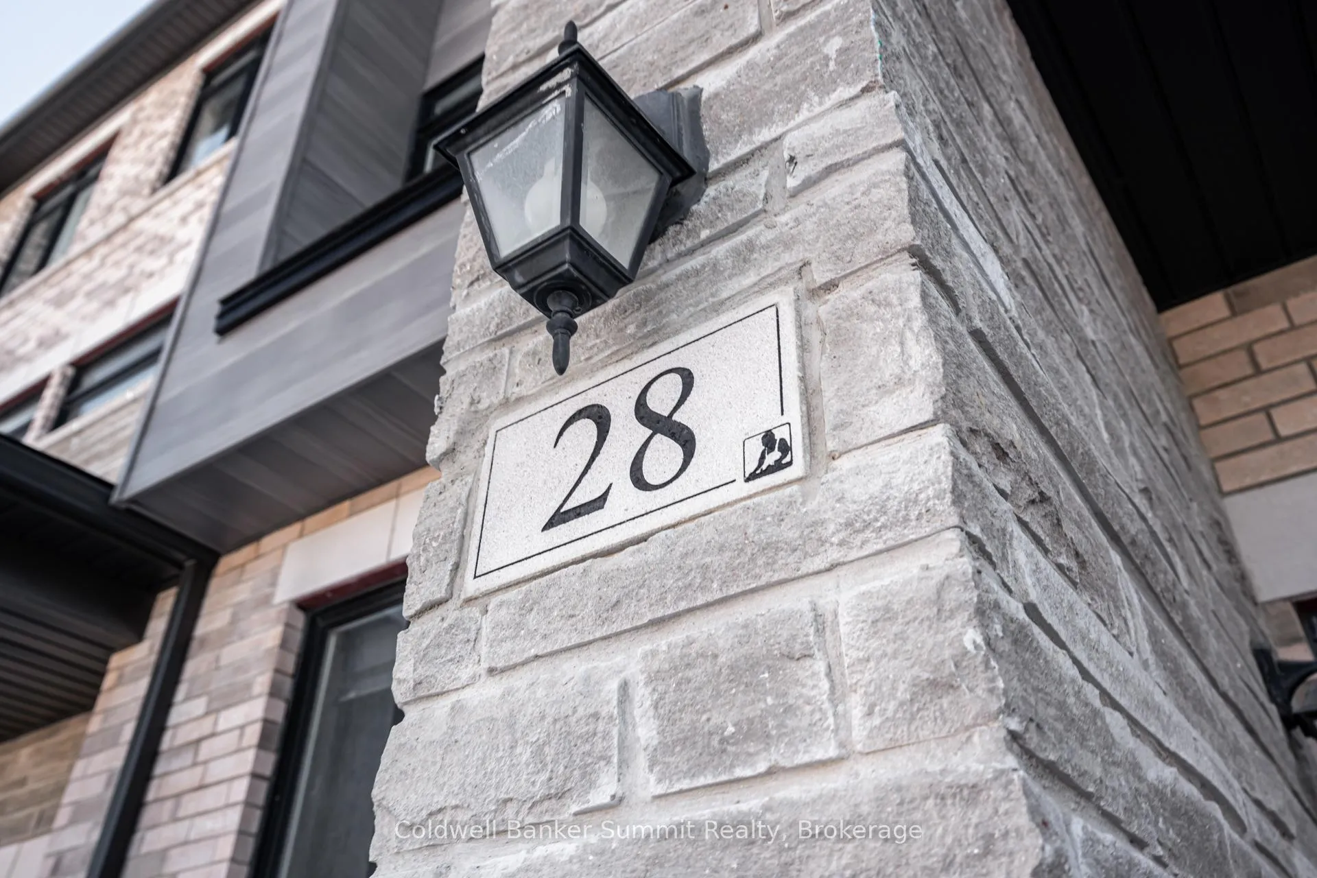 Photo 5 of 28 Lord Drive, Ajax, South East — HOMEH