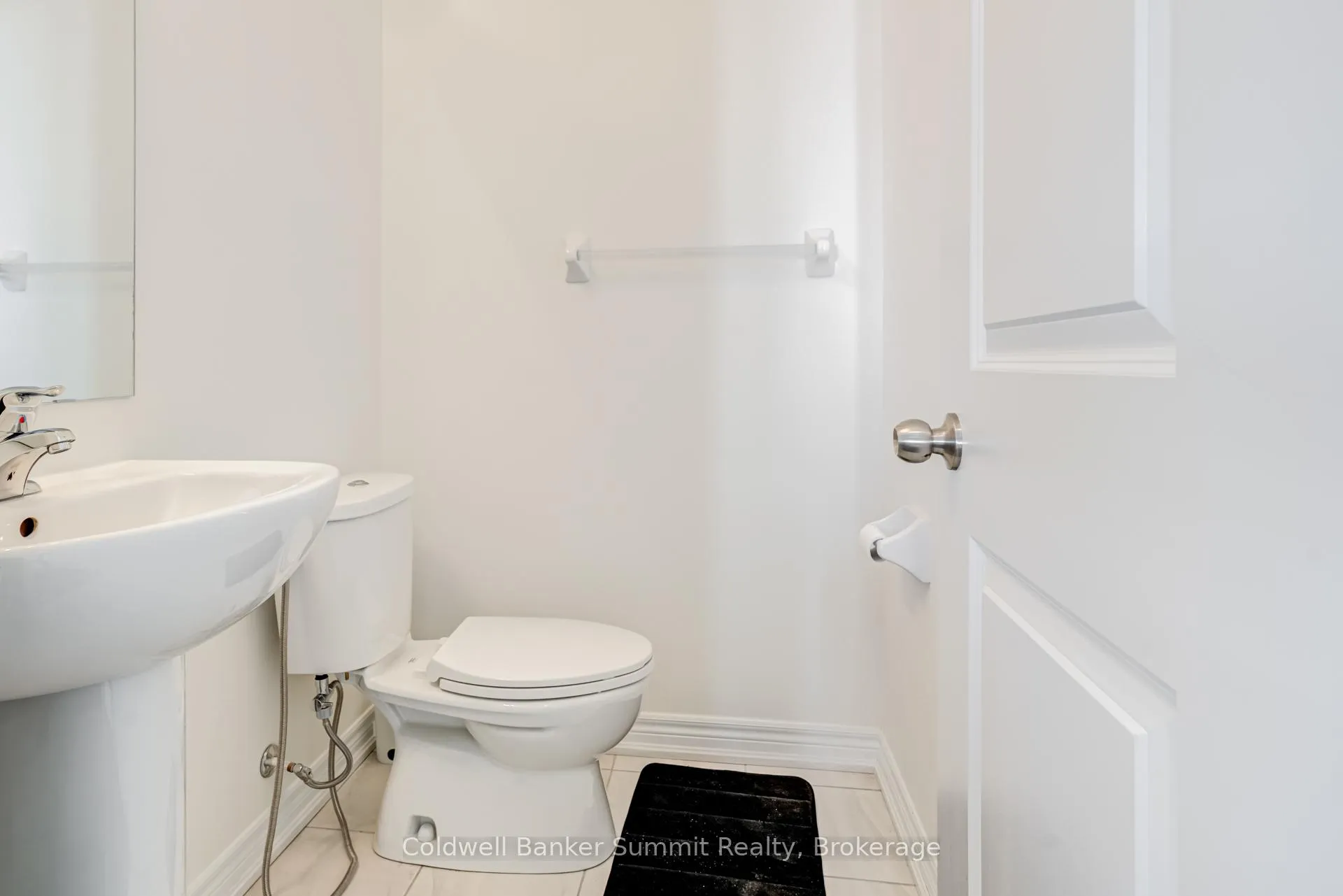 Photo 29 of 28 Lord Drive, Ajax, South East — HOMEH