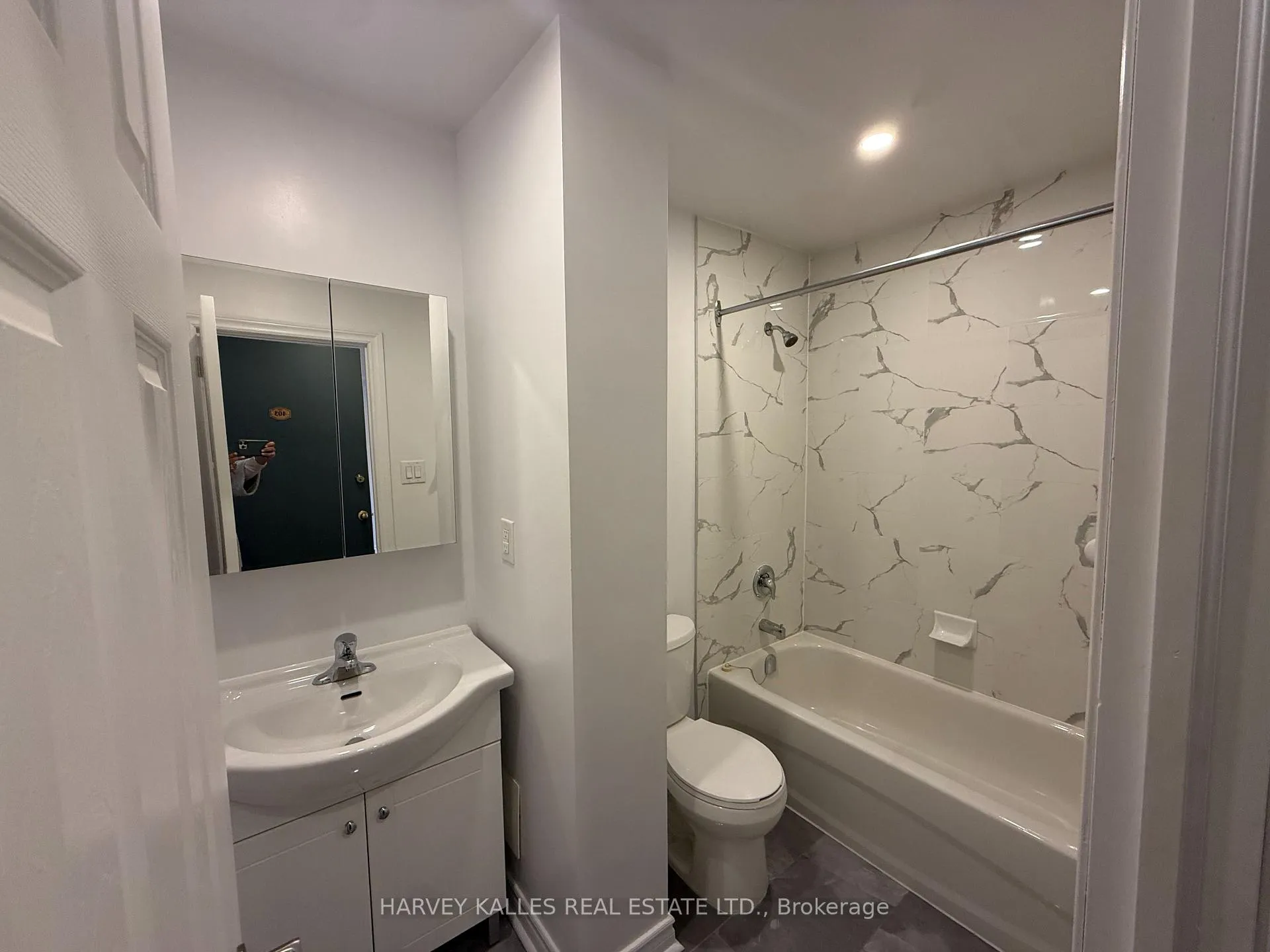 Photo 2 of Unit 403, 180 Vaughan Road, Toronto, Humewood-Cedarvale — HOMEH