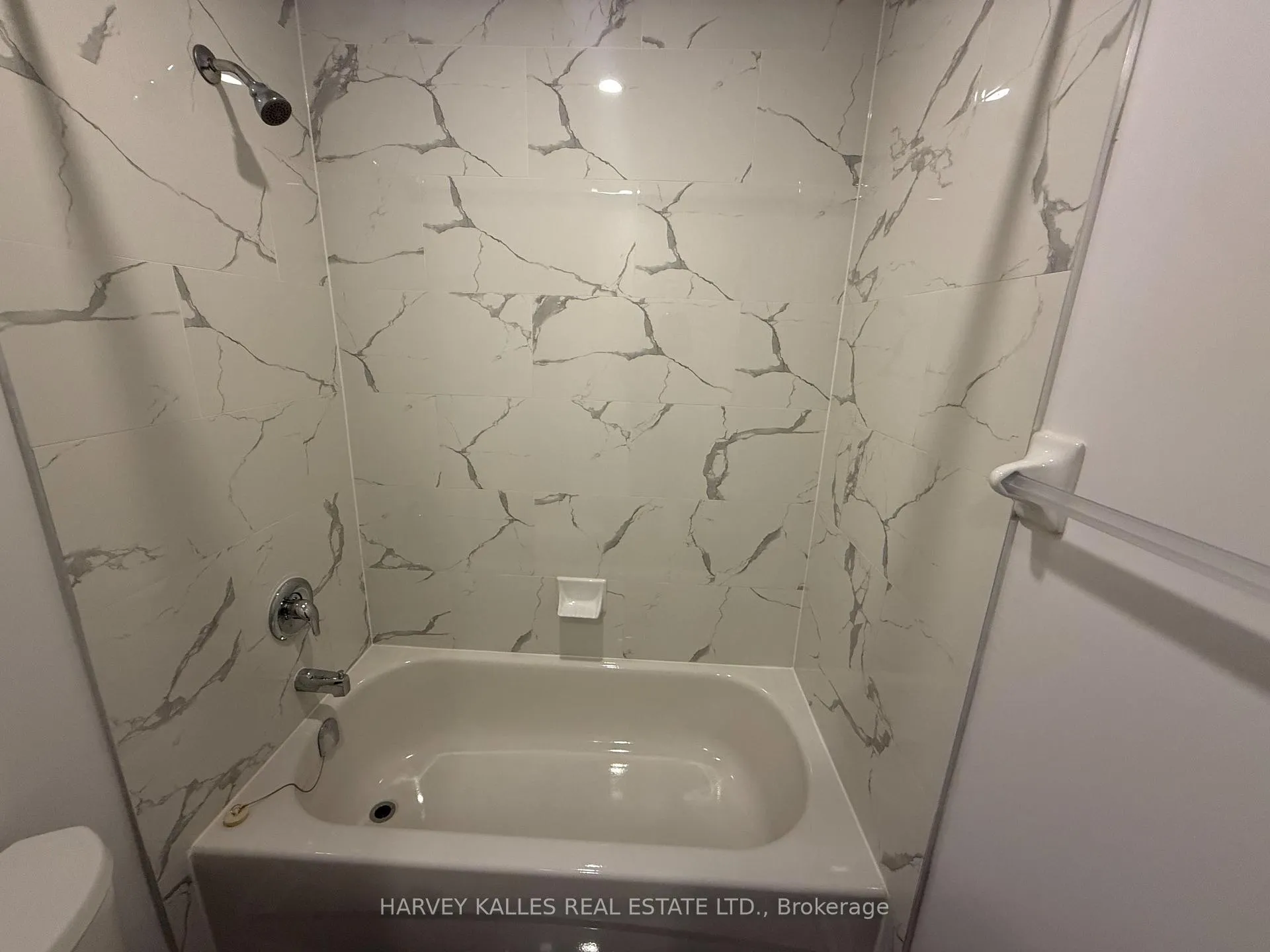 Photo 3 of Unit 403, 180 Vaughan Road, Toronto, Humewood-Cedarvale — HOMEH